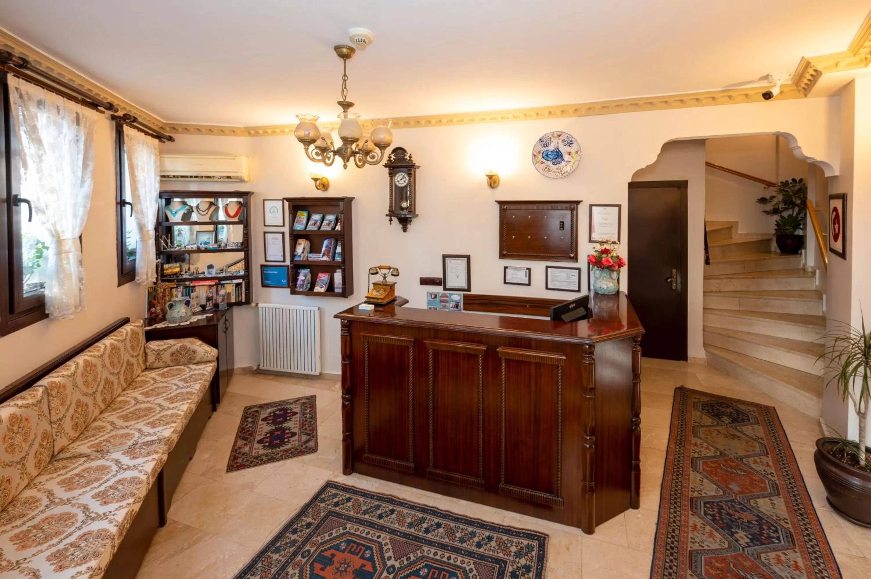 Lobby or reception in Osmanhan Hotel