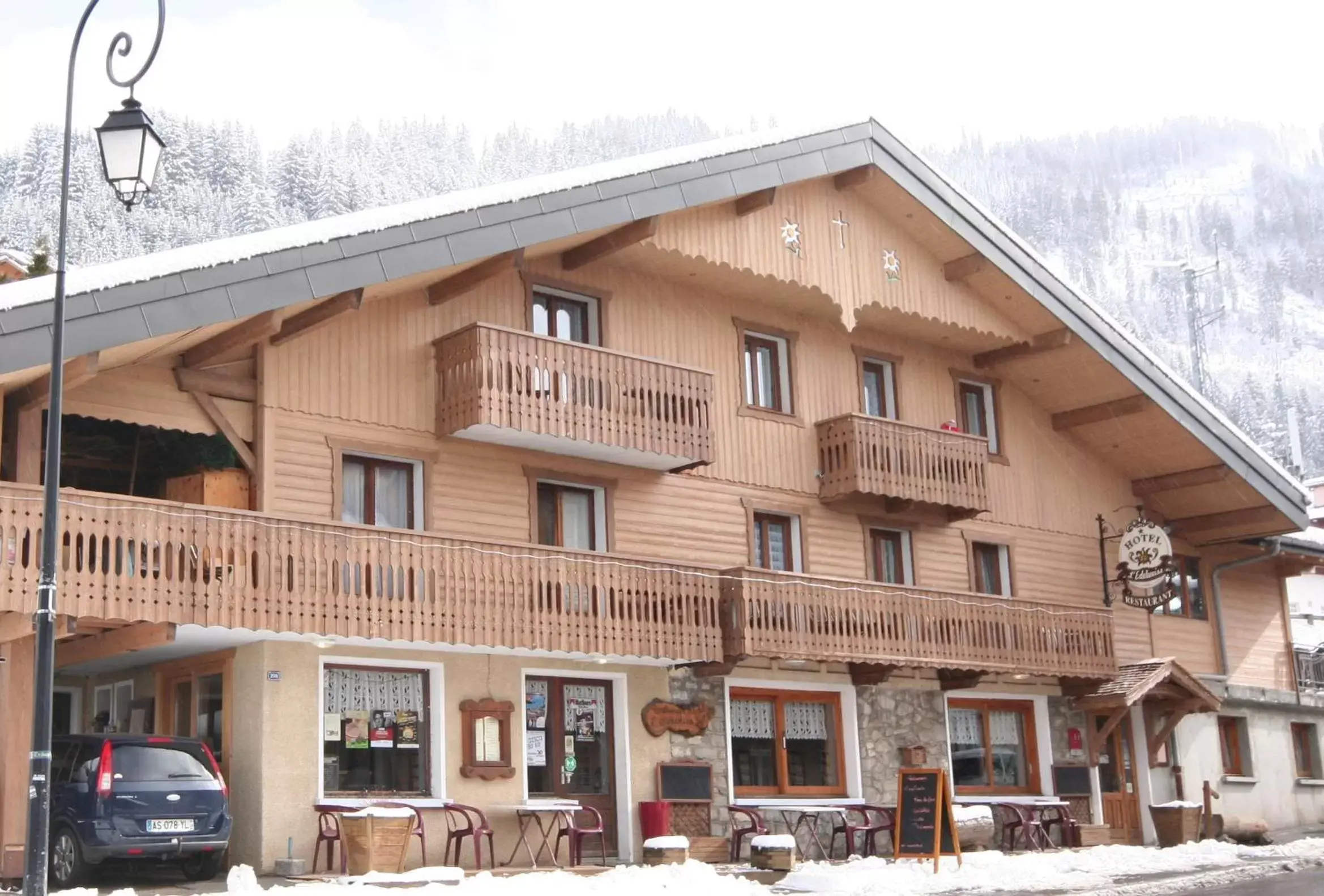 Facade/entrance, Property Building in Hôtel l'Edelweiss