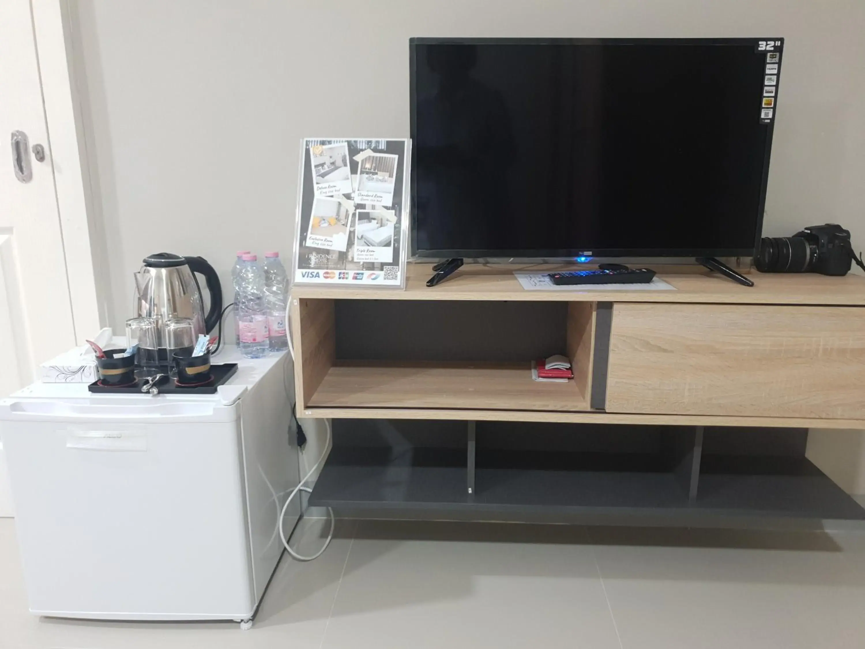 Communal lounge/ TV room, TV/Entertainment Center in iResidence Hotel Pathumthani