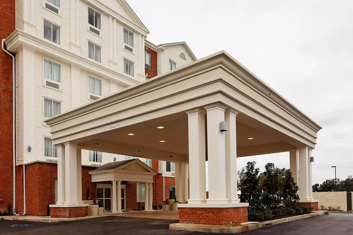 Facade/entrance in The Inn at Long Beach