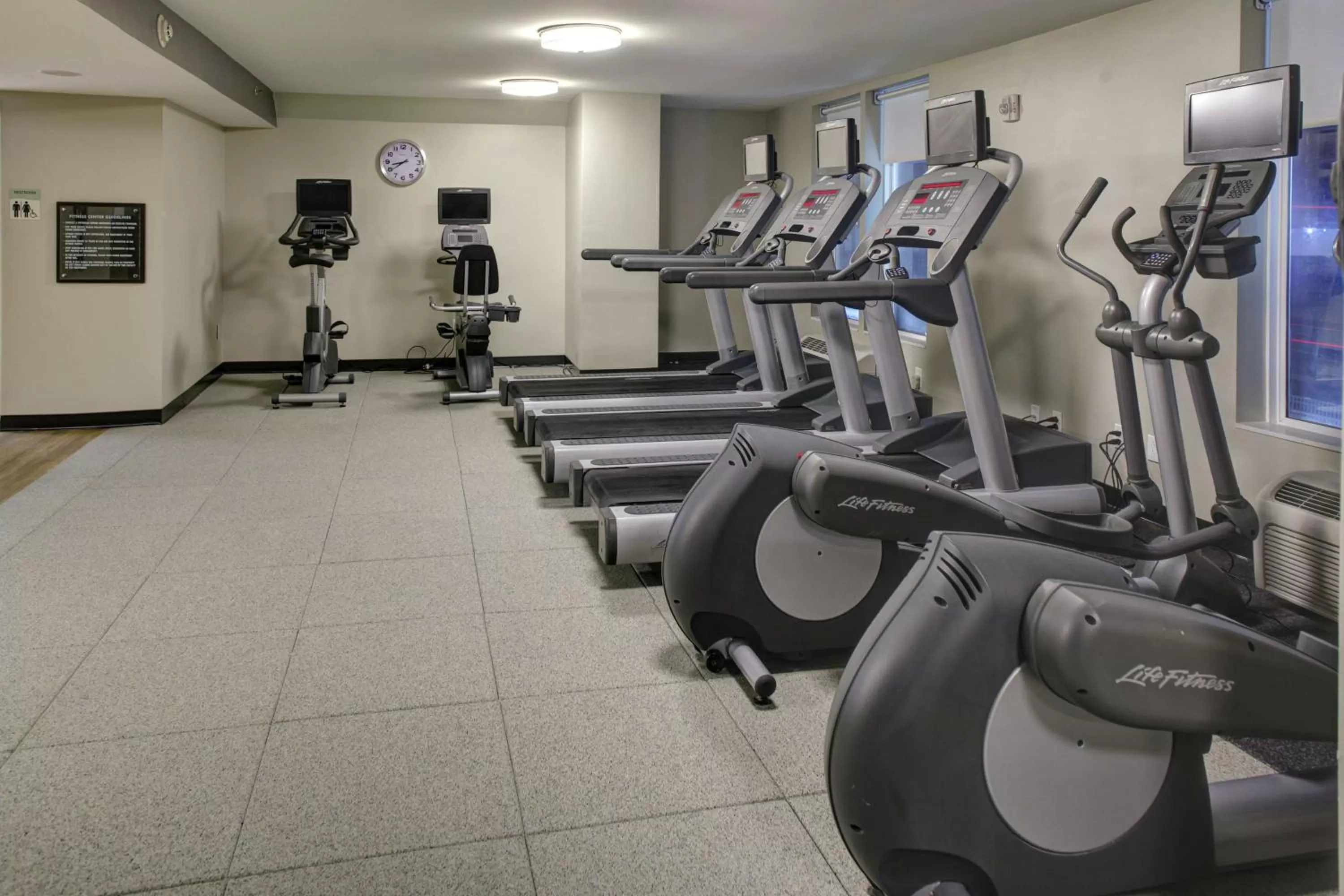 Fitness centre/facilities in DoubleTree by Hilton Biloxi