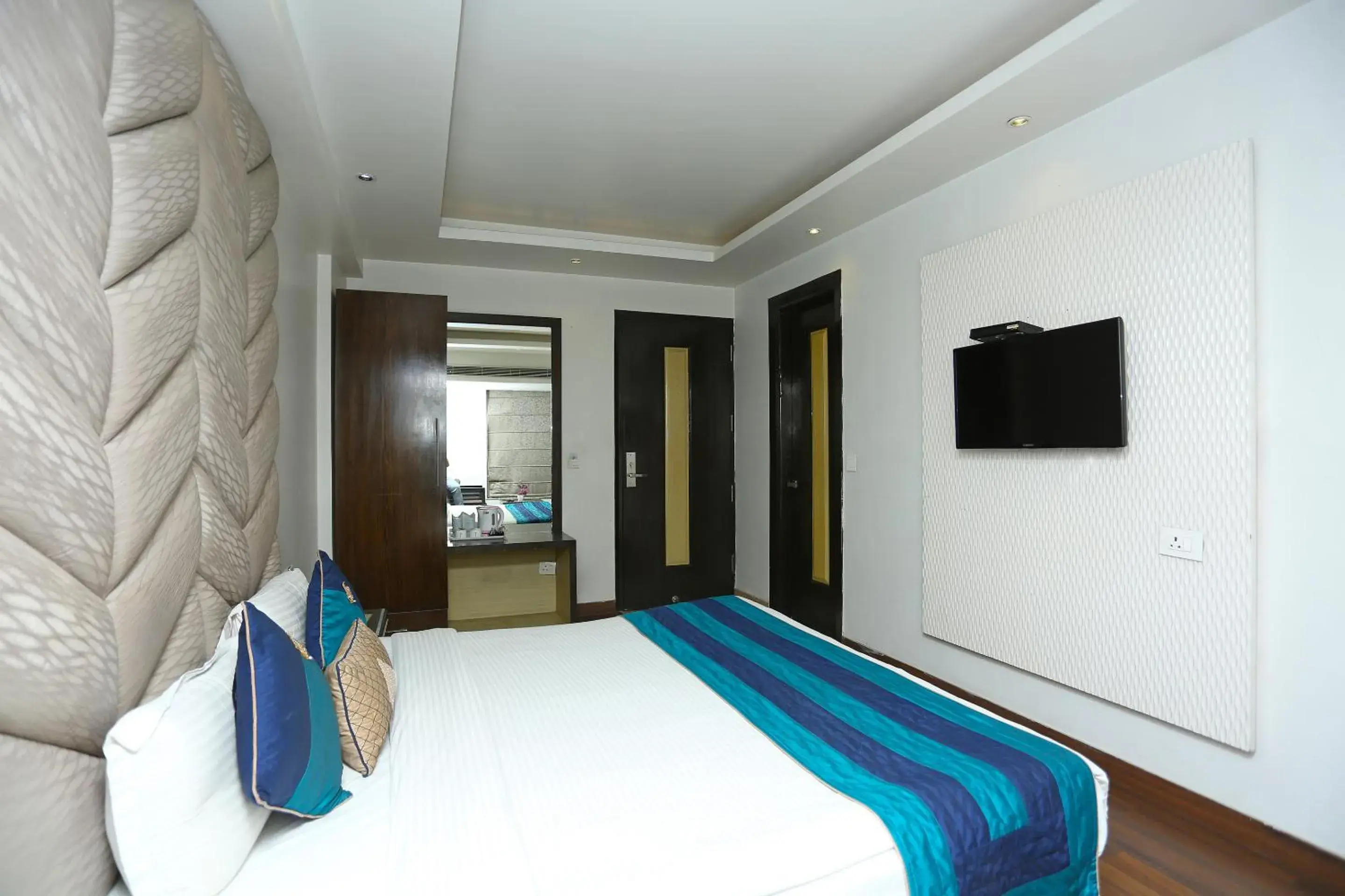 Bathroom, Bed in Hotel Uppal International - New Delhi Railway Station - Paharganj