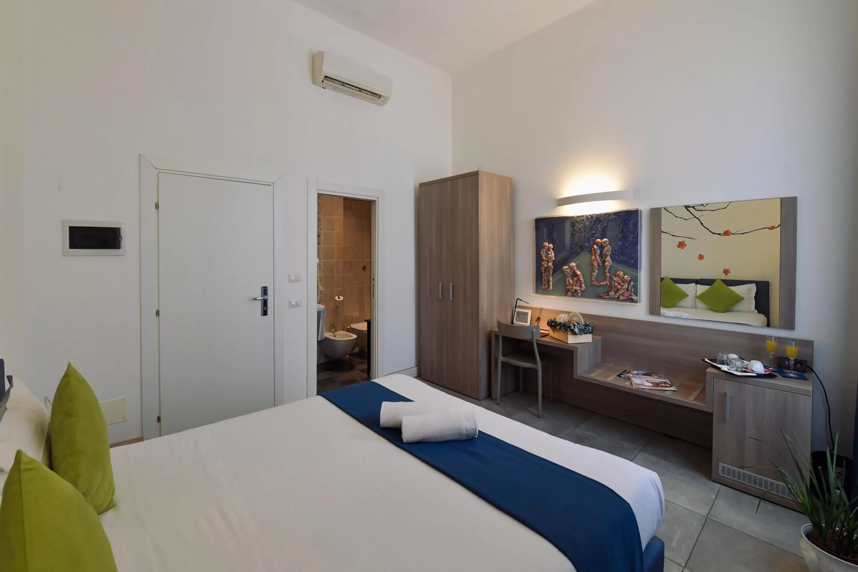 Bed in Suites Farnese Design