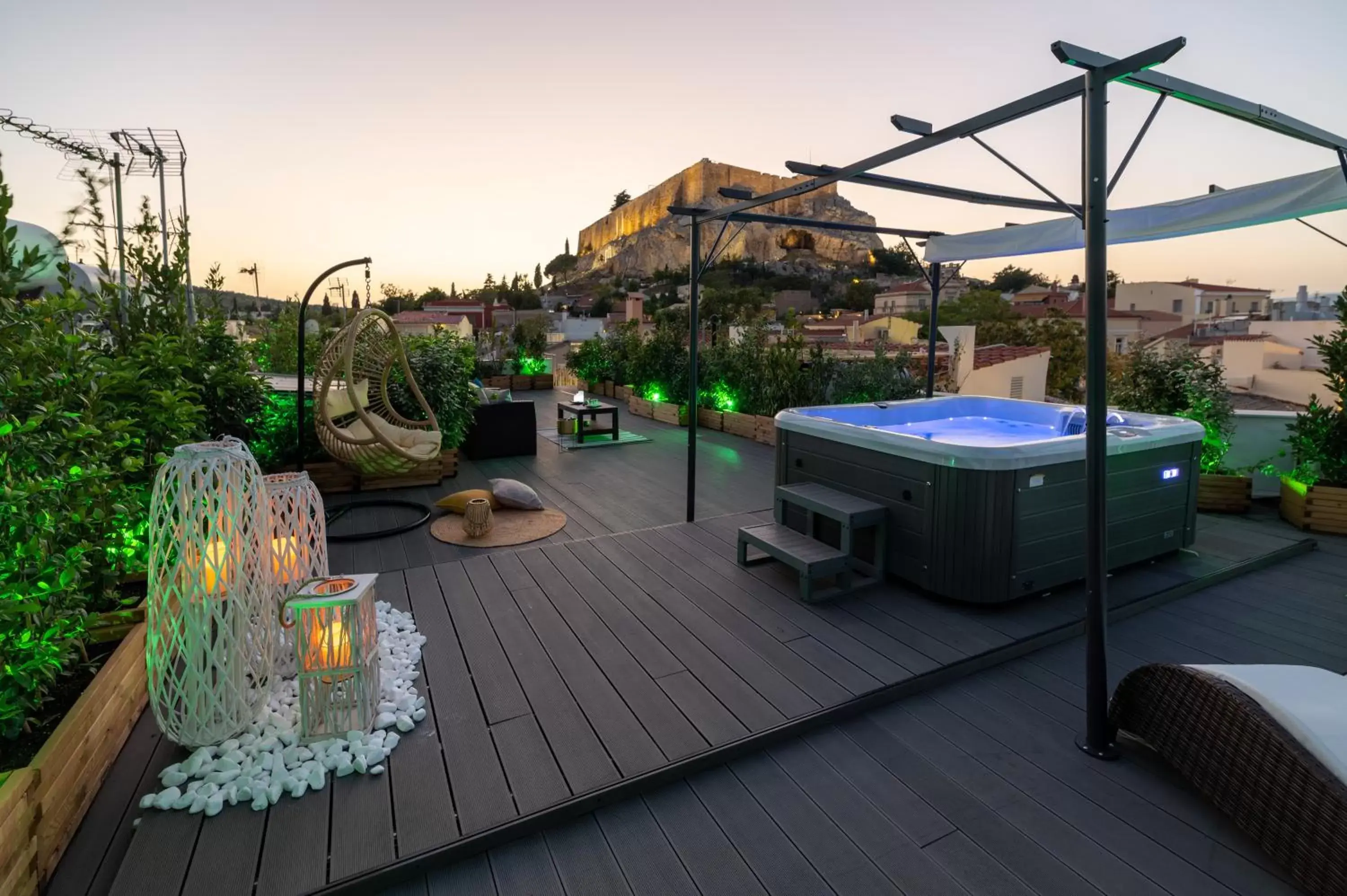 Hot Tub, Swimming Pool in Plaka Arch Suites