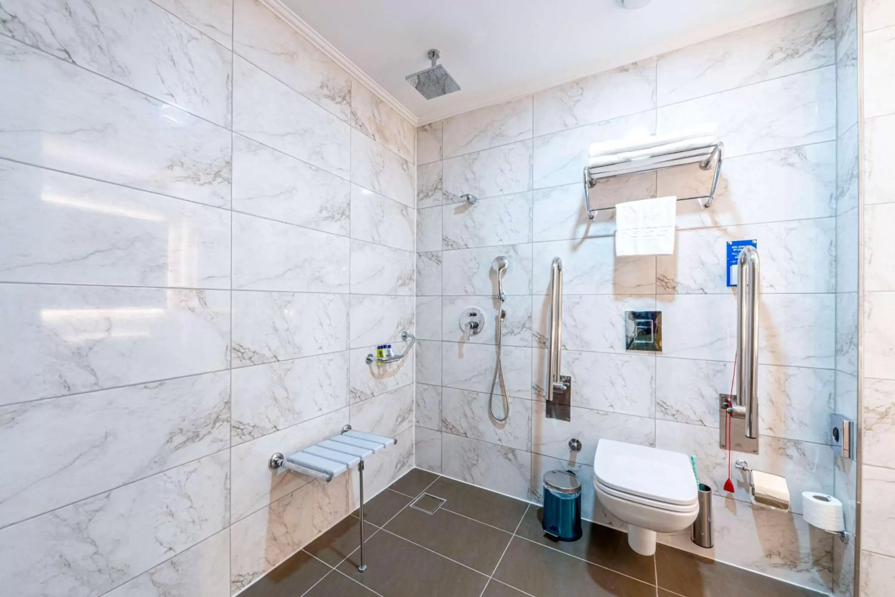 Photo of the whole room, Bathroom in TRYP By Wyndham Istanbul Sisli Hotel