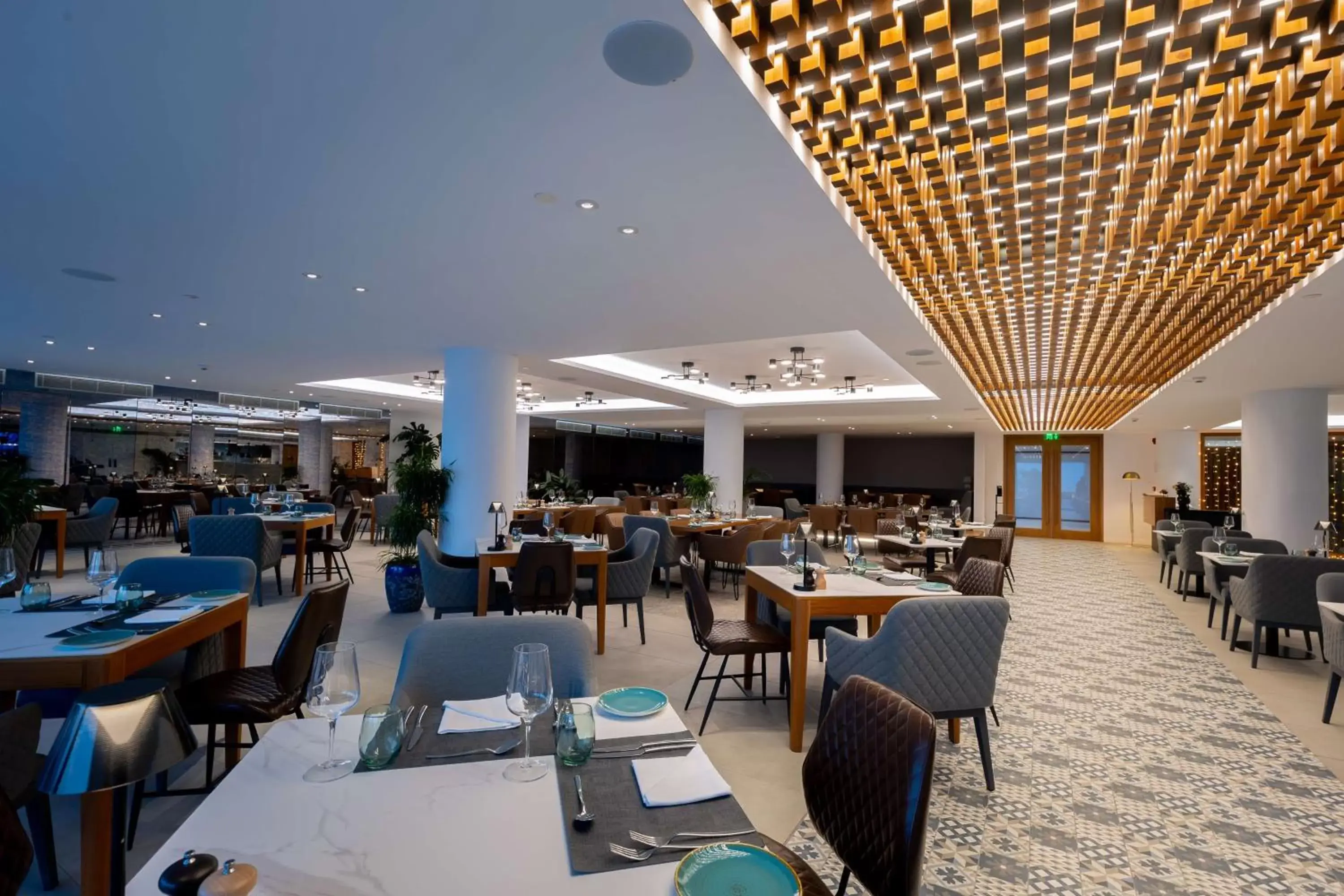 Restaurant/Places to Eat in Radisson Beach Resort Larnaca