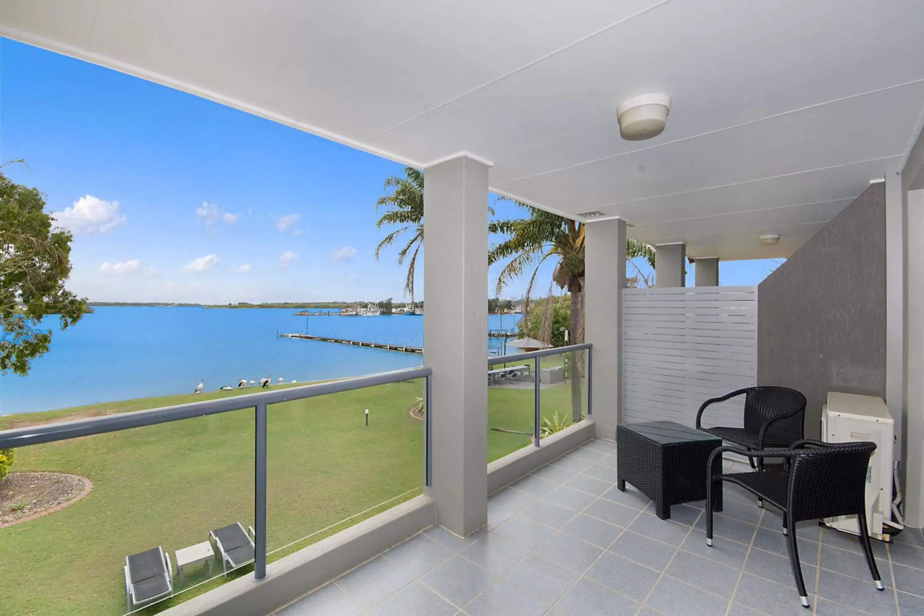 Balcony/Terrace in Moby Dick Waterfront Resort Motel