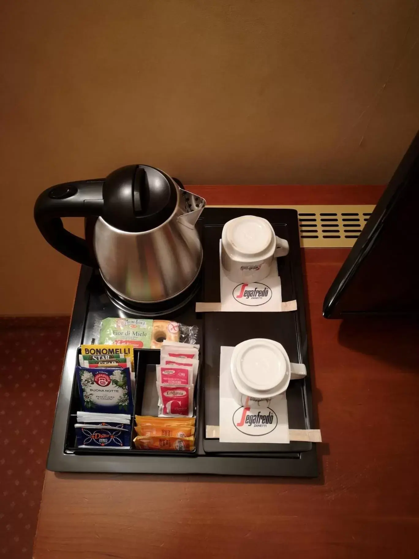 Coffee/tea facilities in Massimo Plaza Hotel