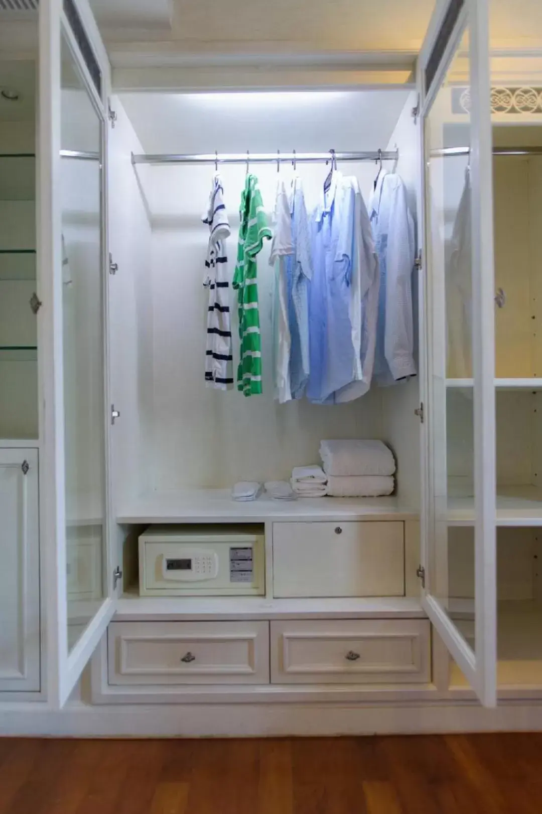wardrobe, Bathroom in Sabai Sathorn Service Apartment
