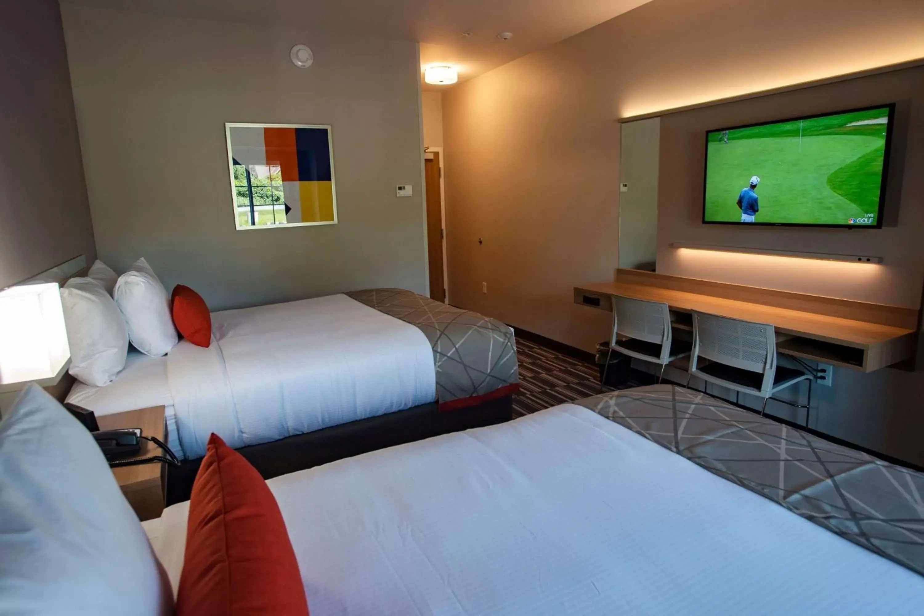 Photo of the whole room, Bed in Microtel Inn & Suites by Wyndham Amsterdam