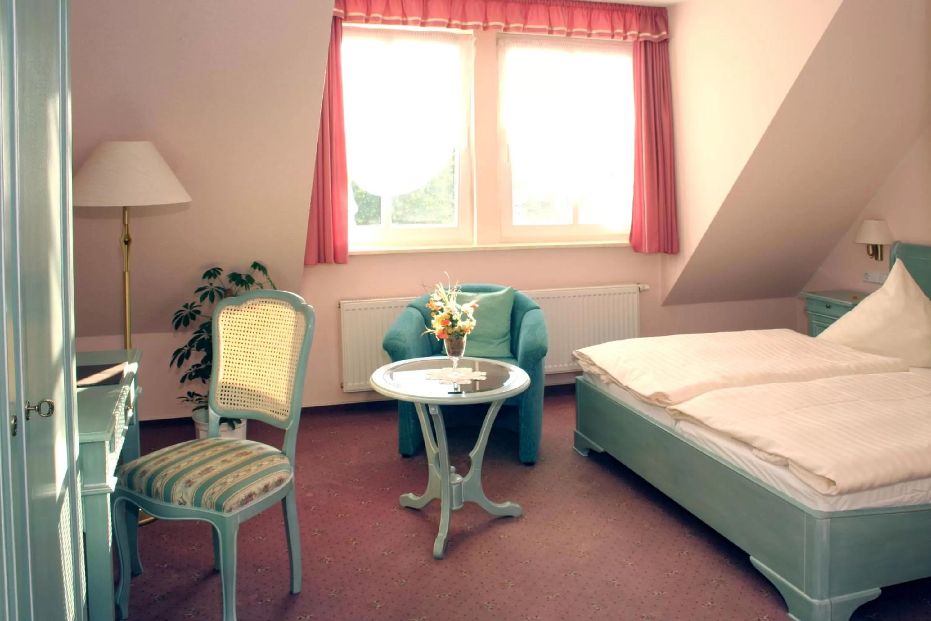 Bed in Hotel Zur Burg GmbH