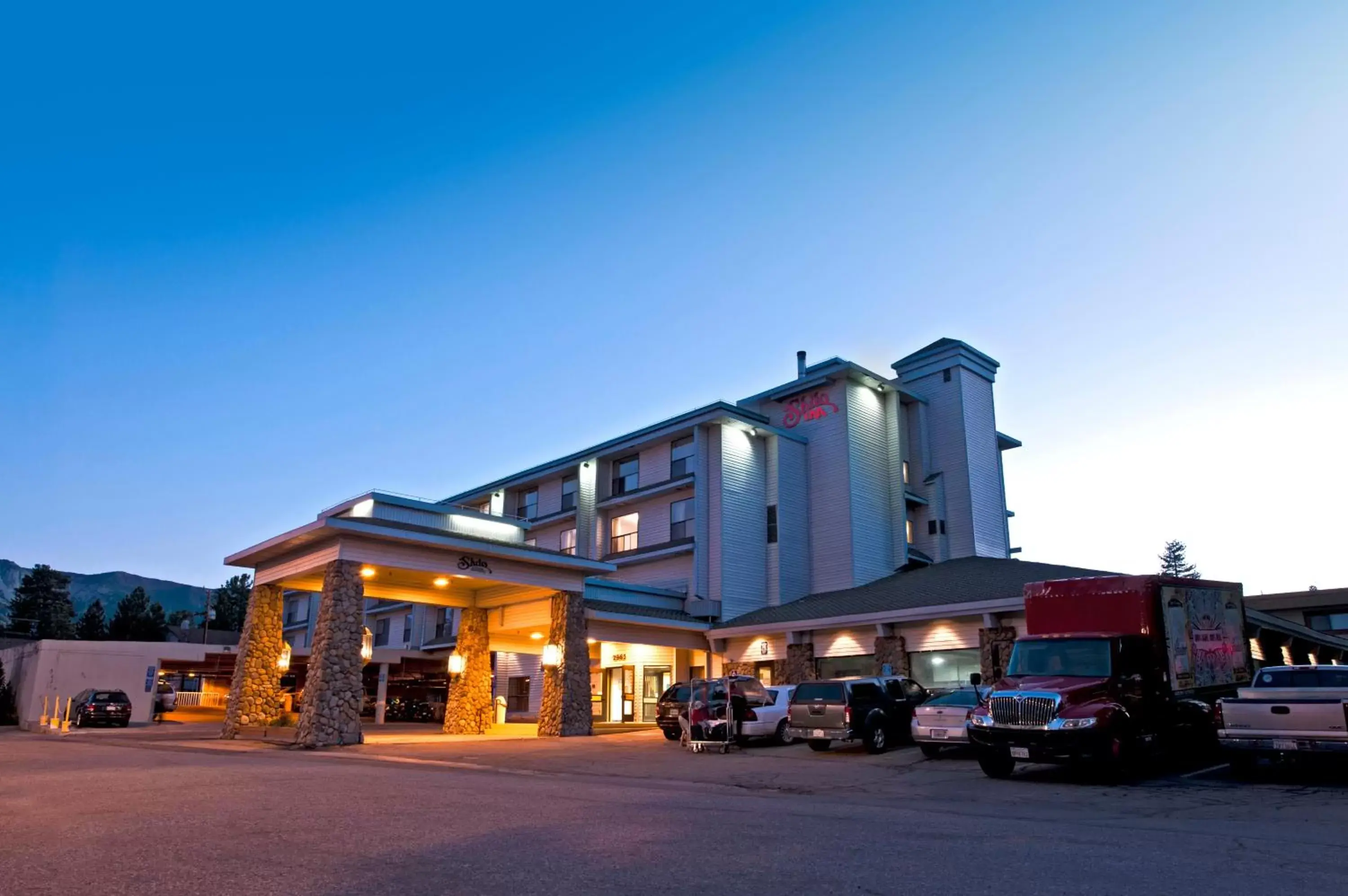 Facade/entrance, Property Building in Shilo Inn Mammoth Lakes