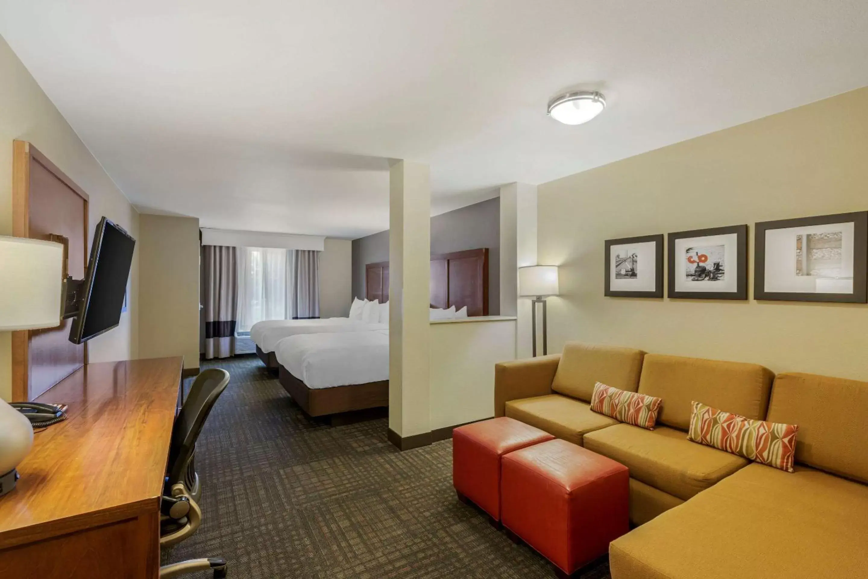 Bedroom, Seating Area in Comfort Suites Loveland