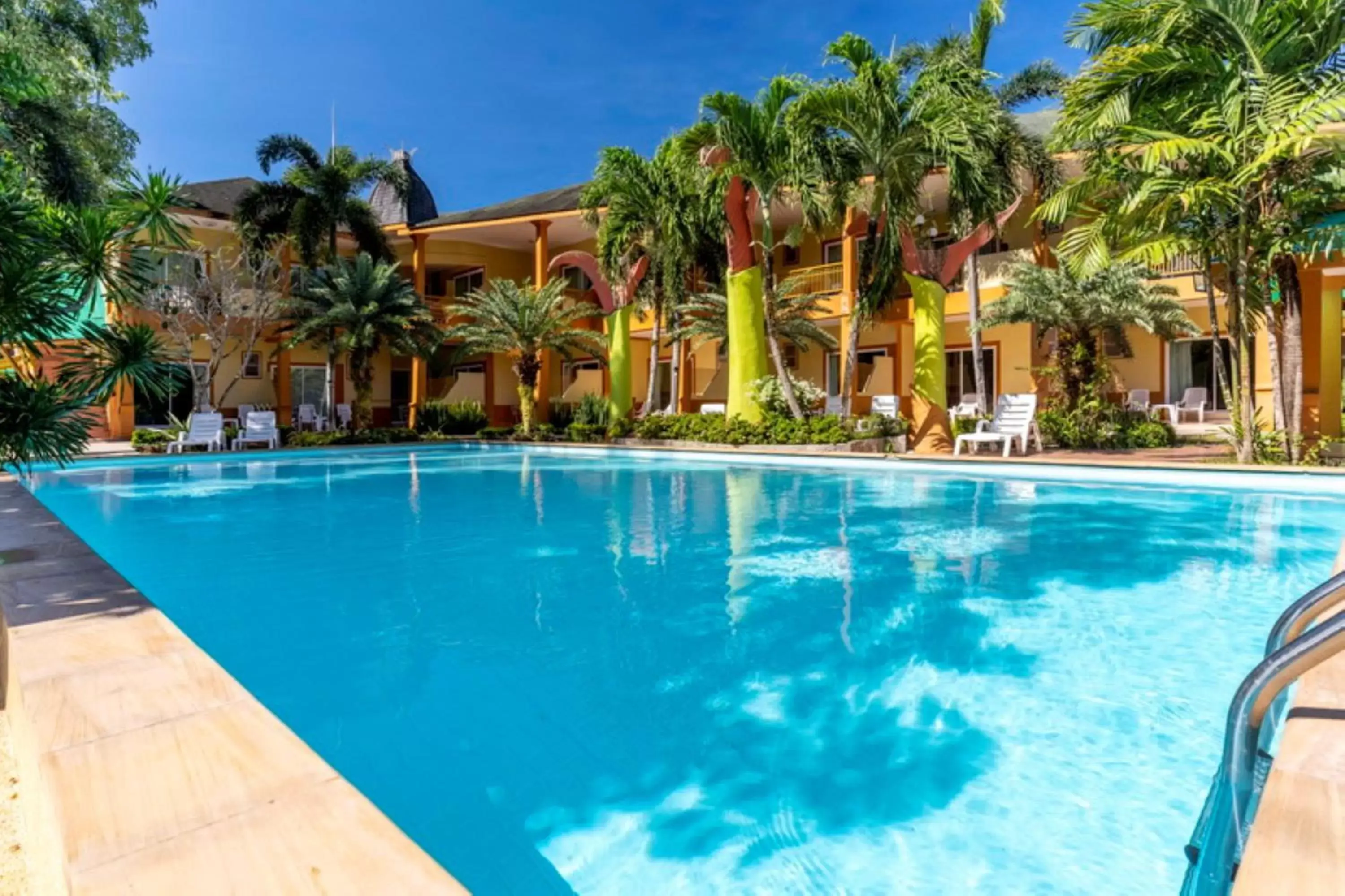 Swimming pool in Coconut Beach Resort, Koh Chang Swimming pool in Coconut Beach Resort, Koh Chang