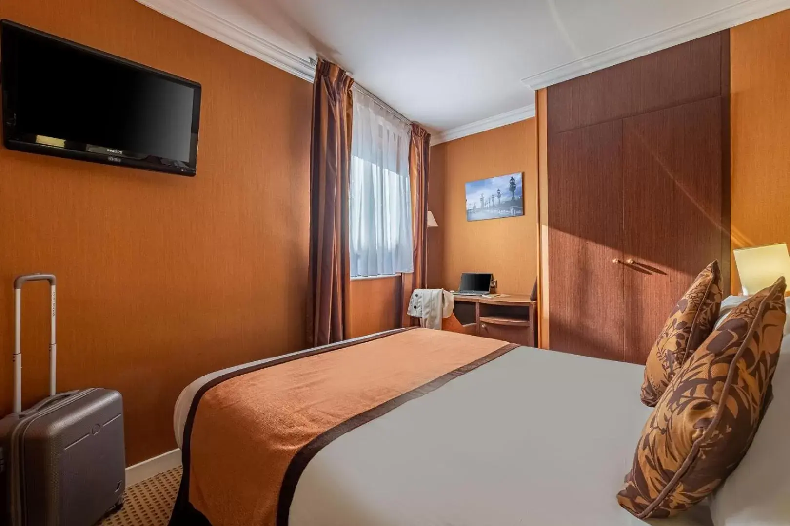 Bedroom, Bed in Hotel Saint Honore 85