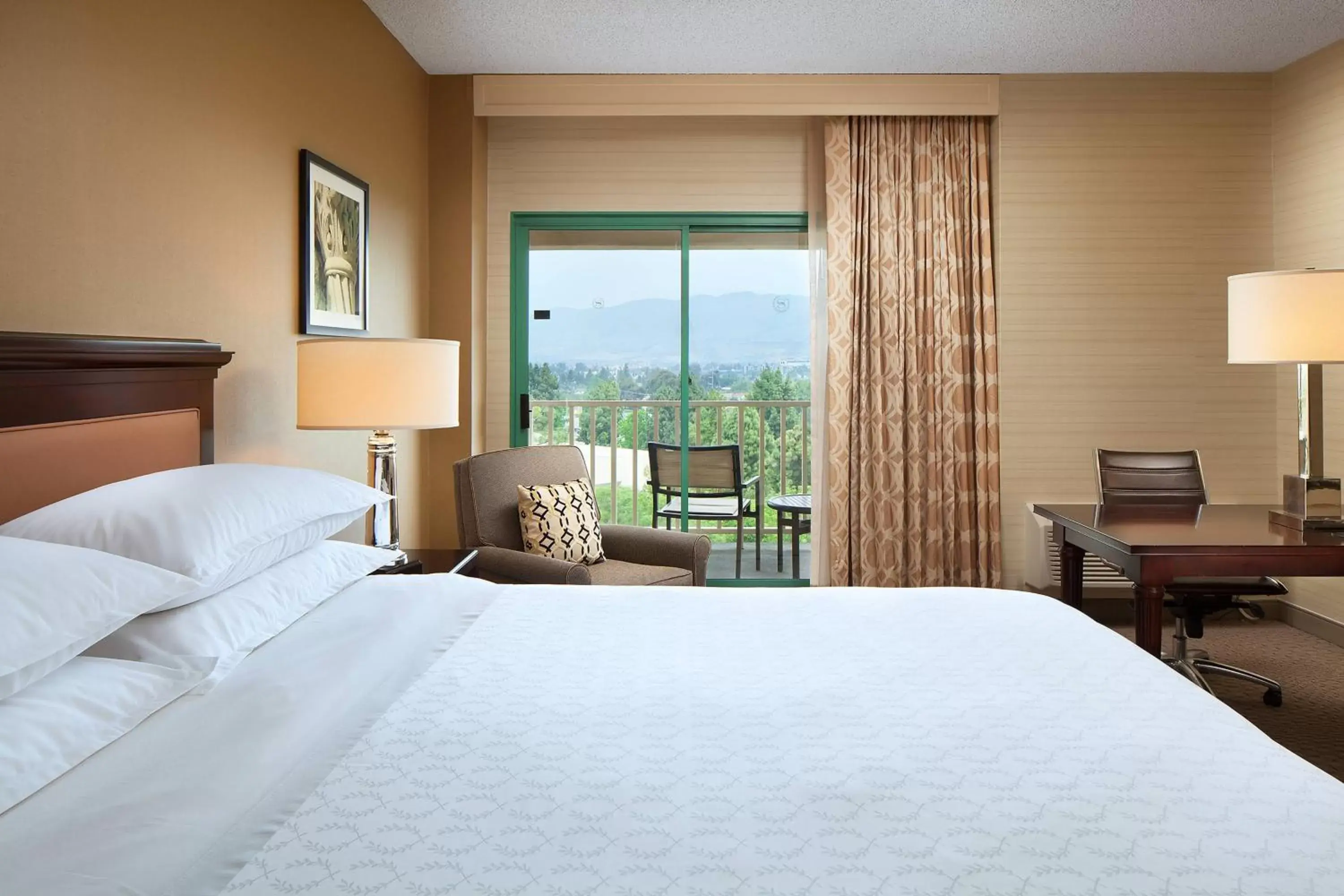 Club level, Guest room, 1 King, High floor, Balcony in Sheraton San Jose Silicon Valley Club level, Guest room, 1 King, High floor, Balcony in Sheraton San Jose Silicon Valley