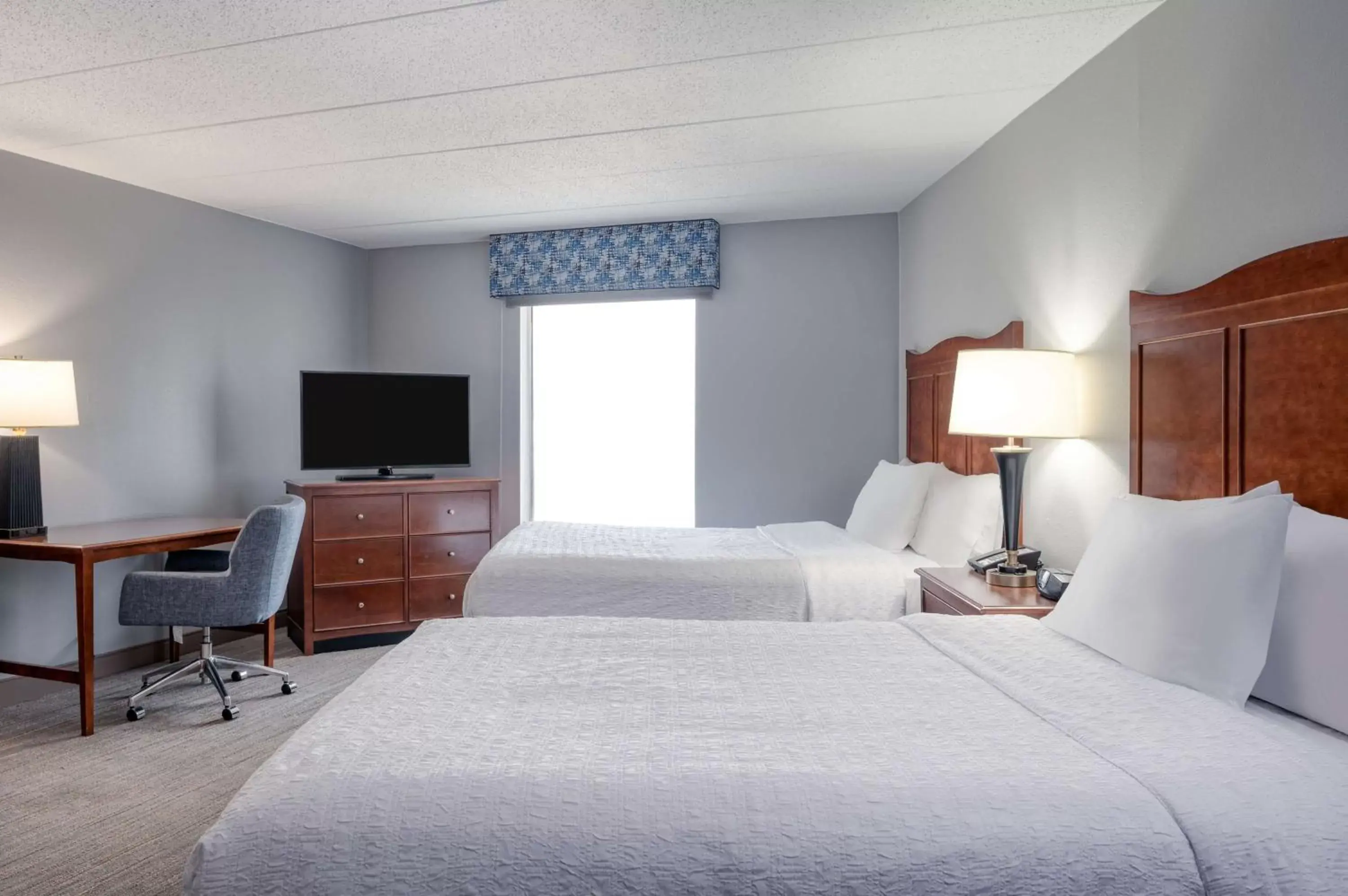 Bedroom, Bed in Hampton Inn Baltimore/White Marsh