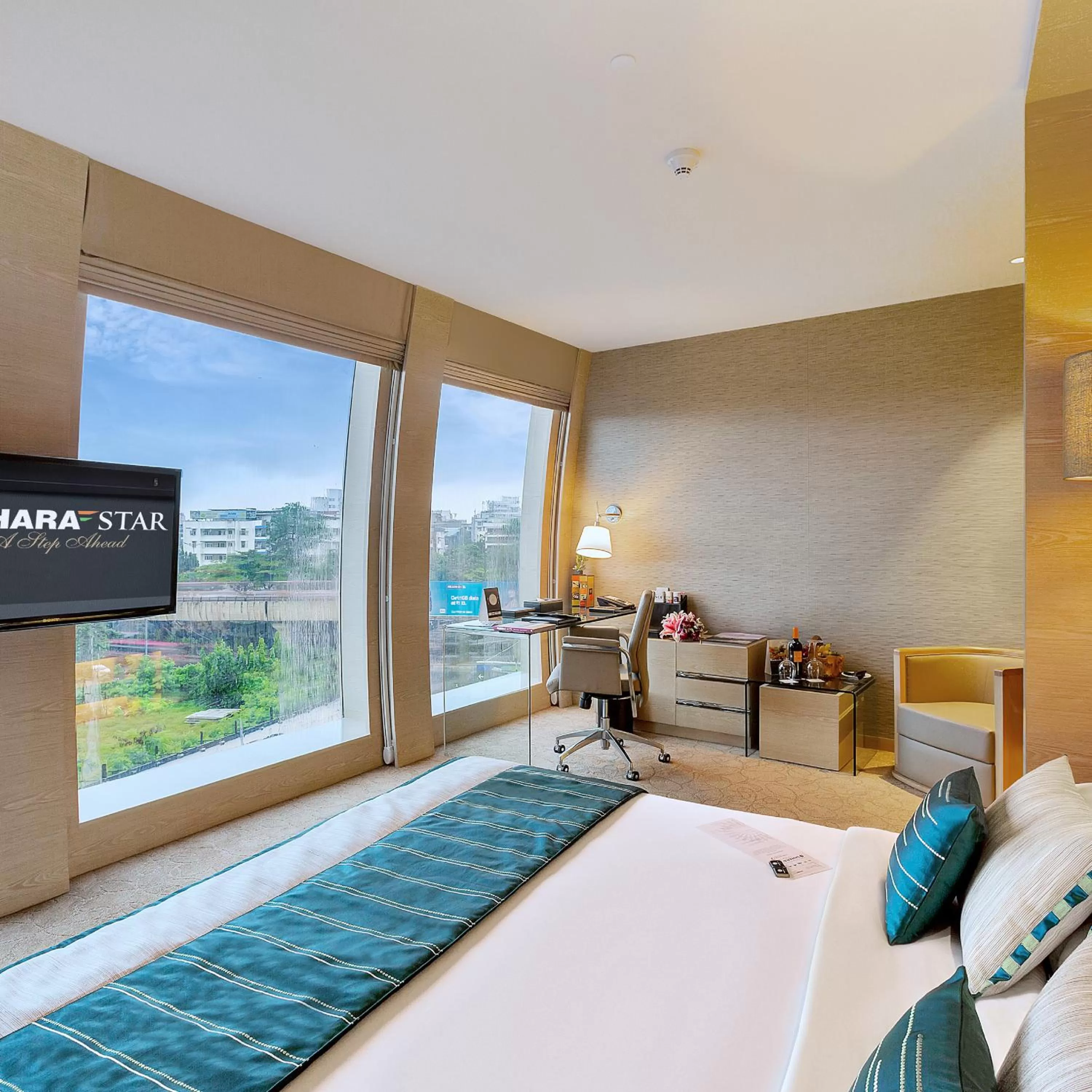 Bedroom, Bed in Hotel Sahara Star