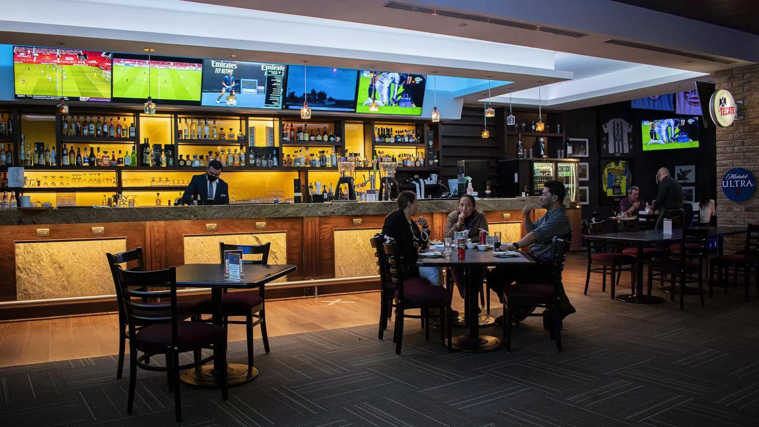 Lounge or bar, Restaurant/Places to Eat in Crowne Plaza Leon, an IHG Hotel