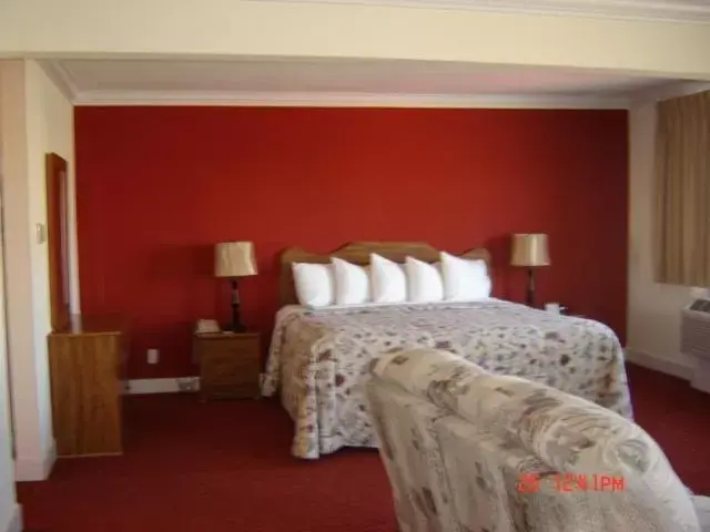 Bedroom, Bed in Tonopah Station Hotel and Casino