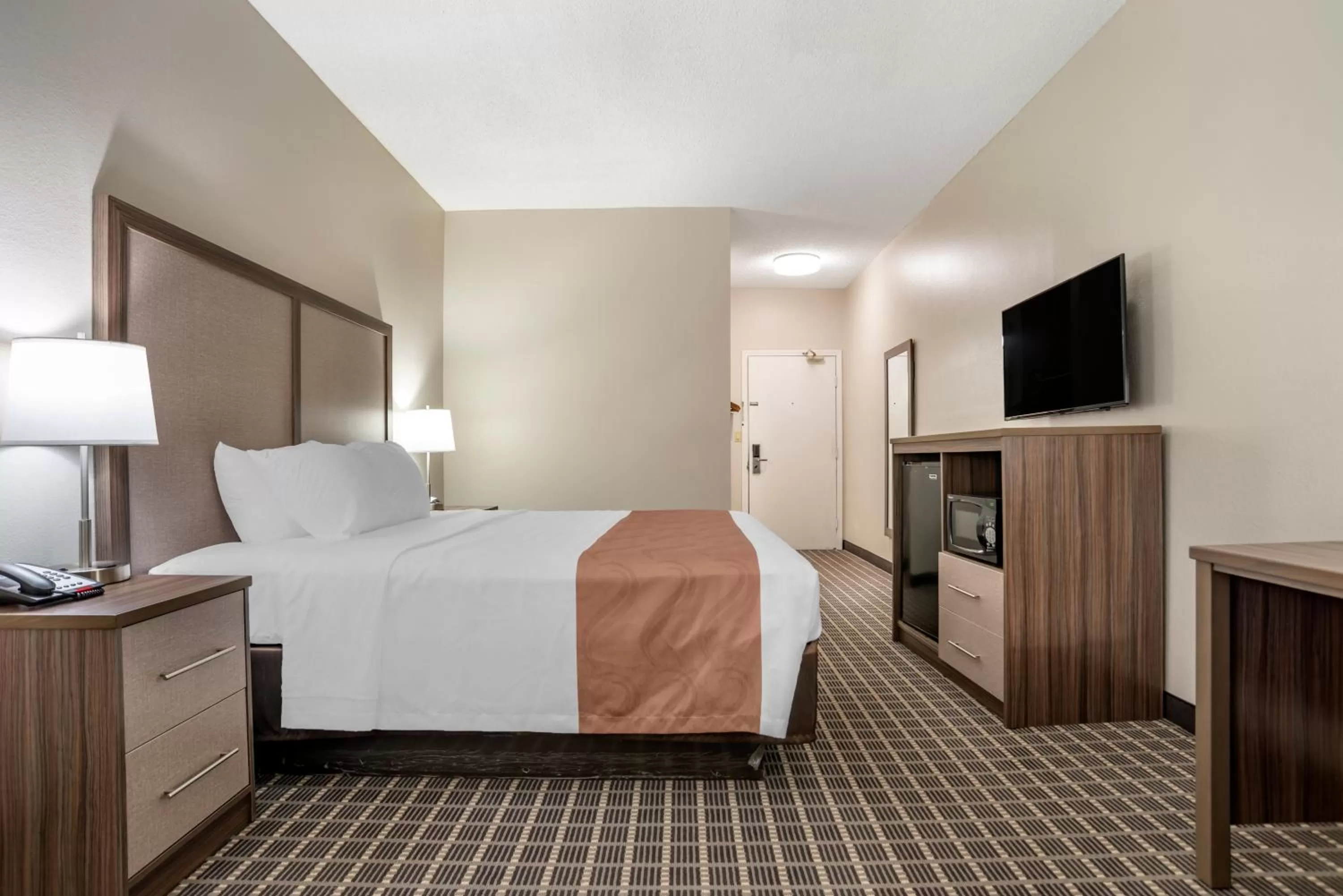 TV and multimedia, Bed in Quality Inn Moultrie