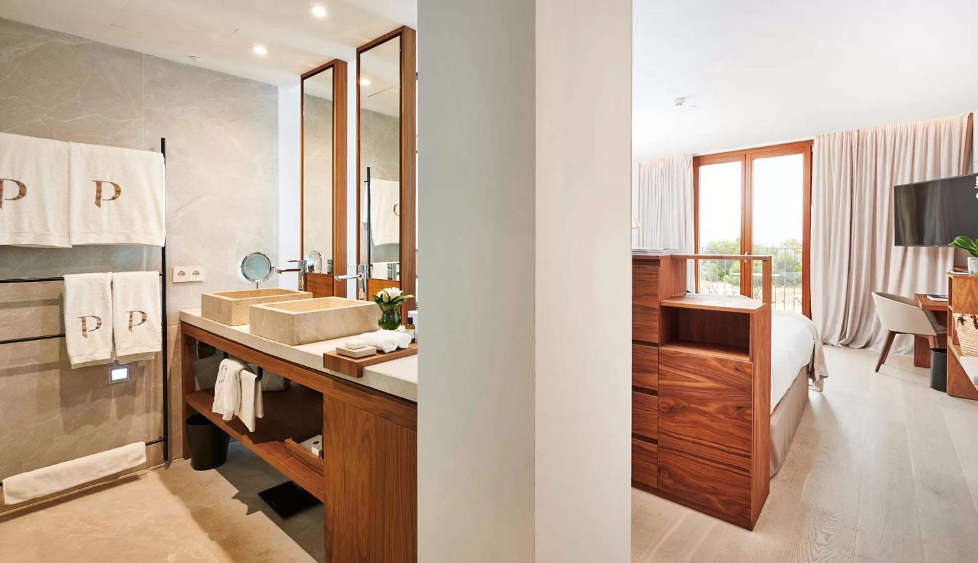 Bathroom, Bed in Es Princep - The Leading Hotels of the World