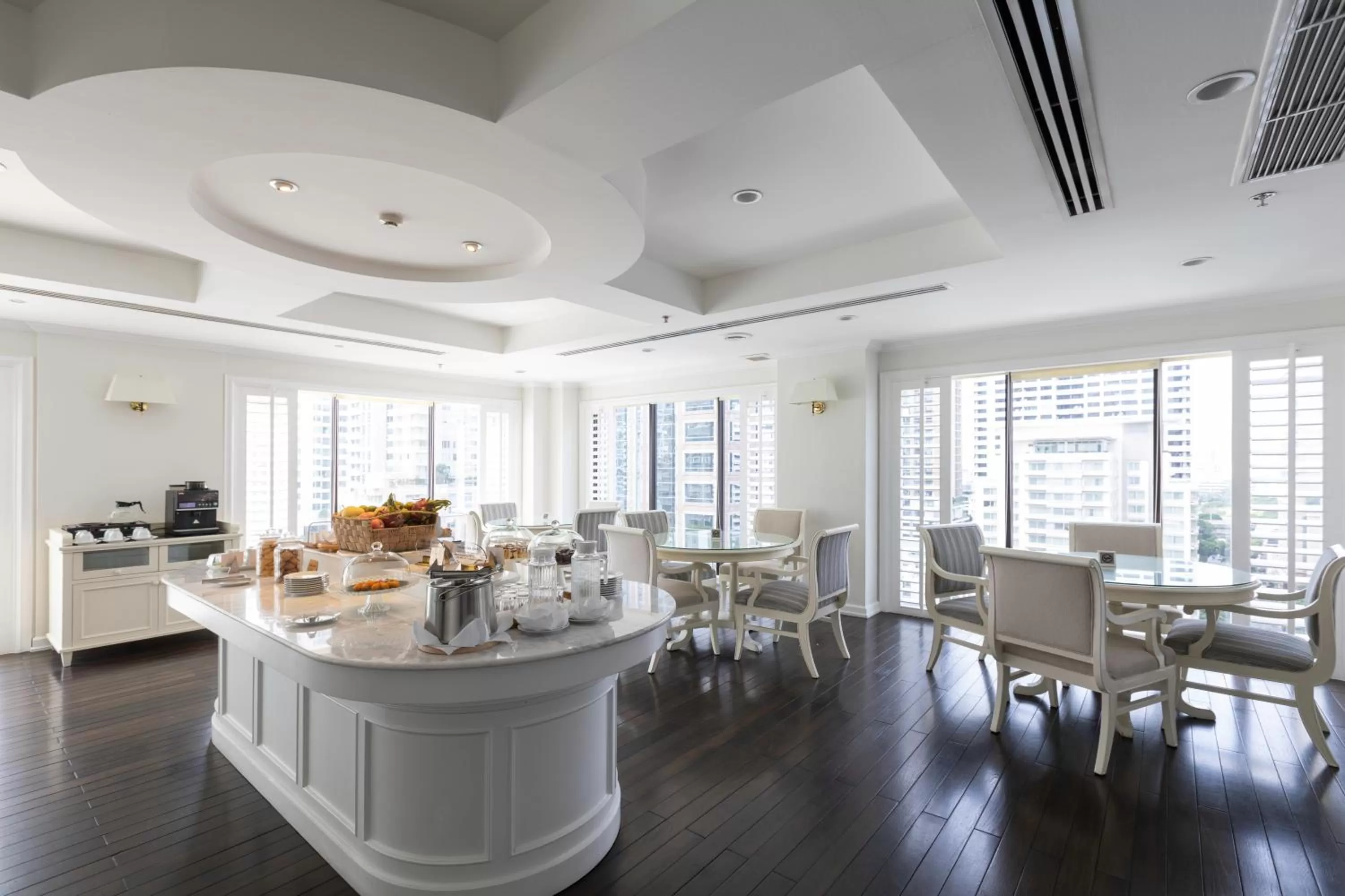 Communal lounge/ TV room in Cape House Hotel, Bangkok