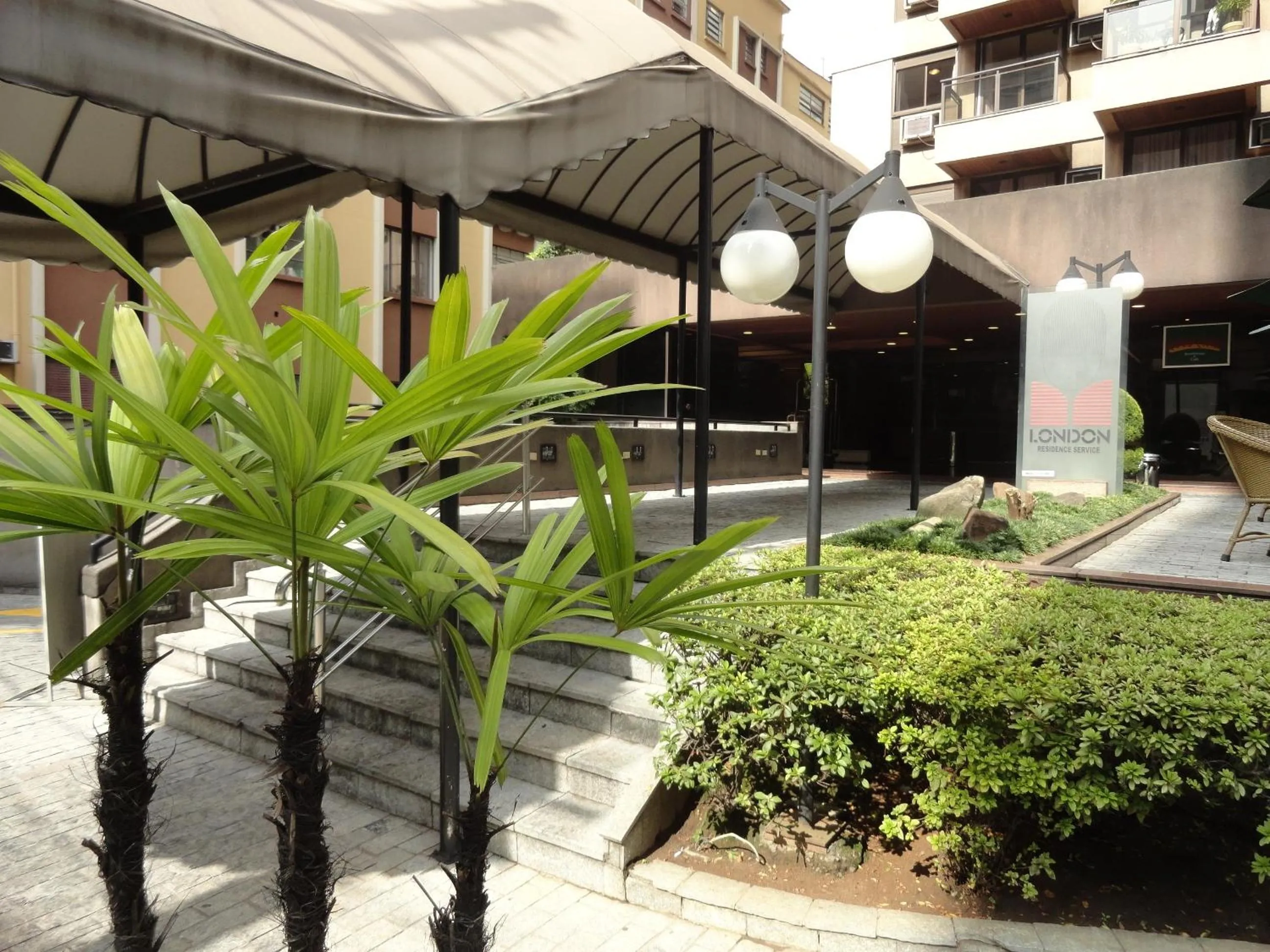 Facade/entrance in London Class Hotéis