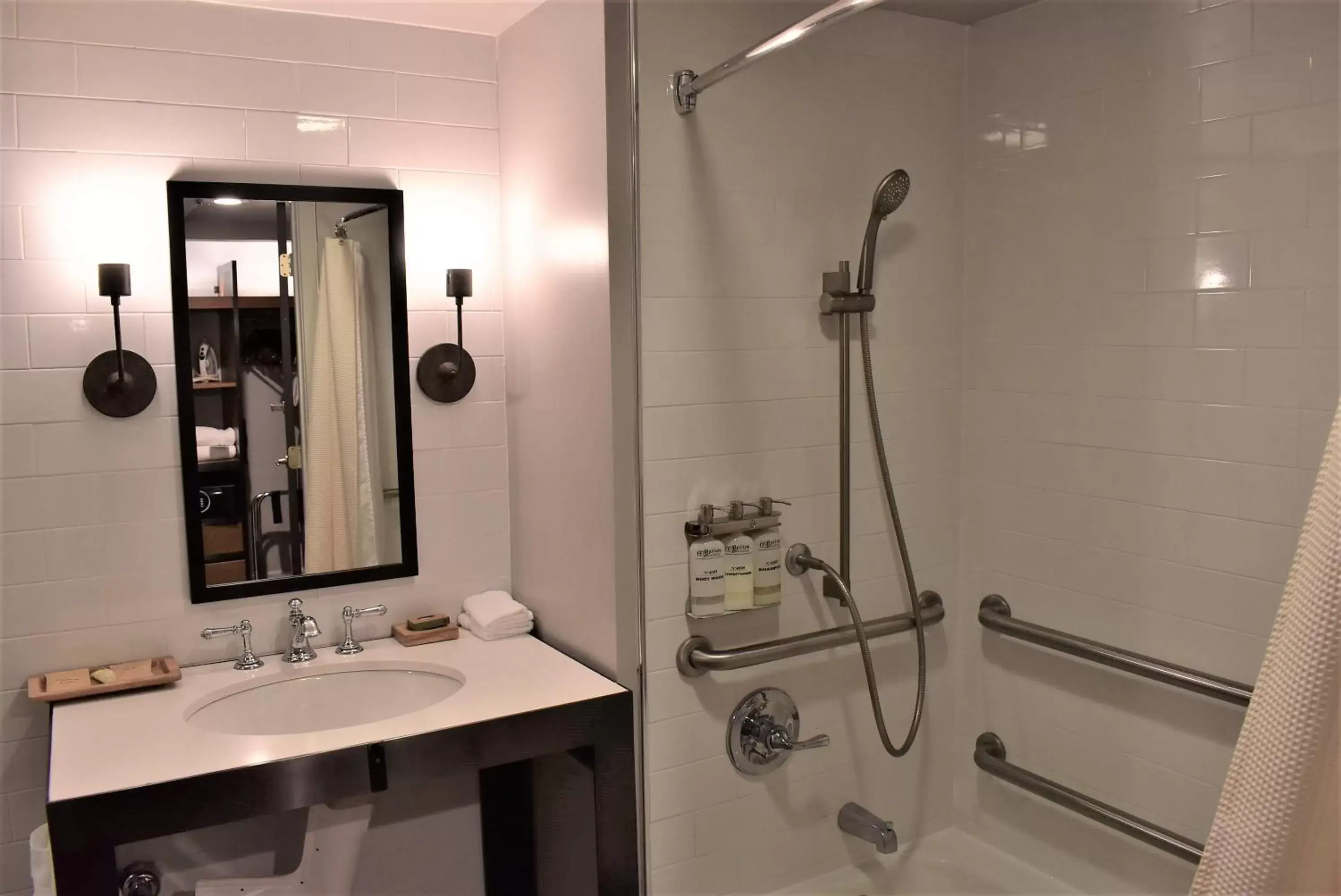 Bath, Bathroom in Chaminade Resort & Spa
