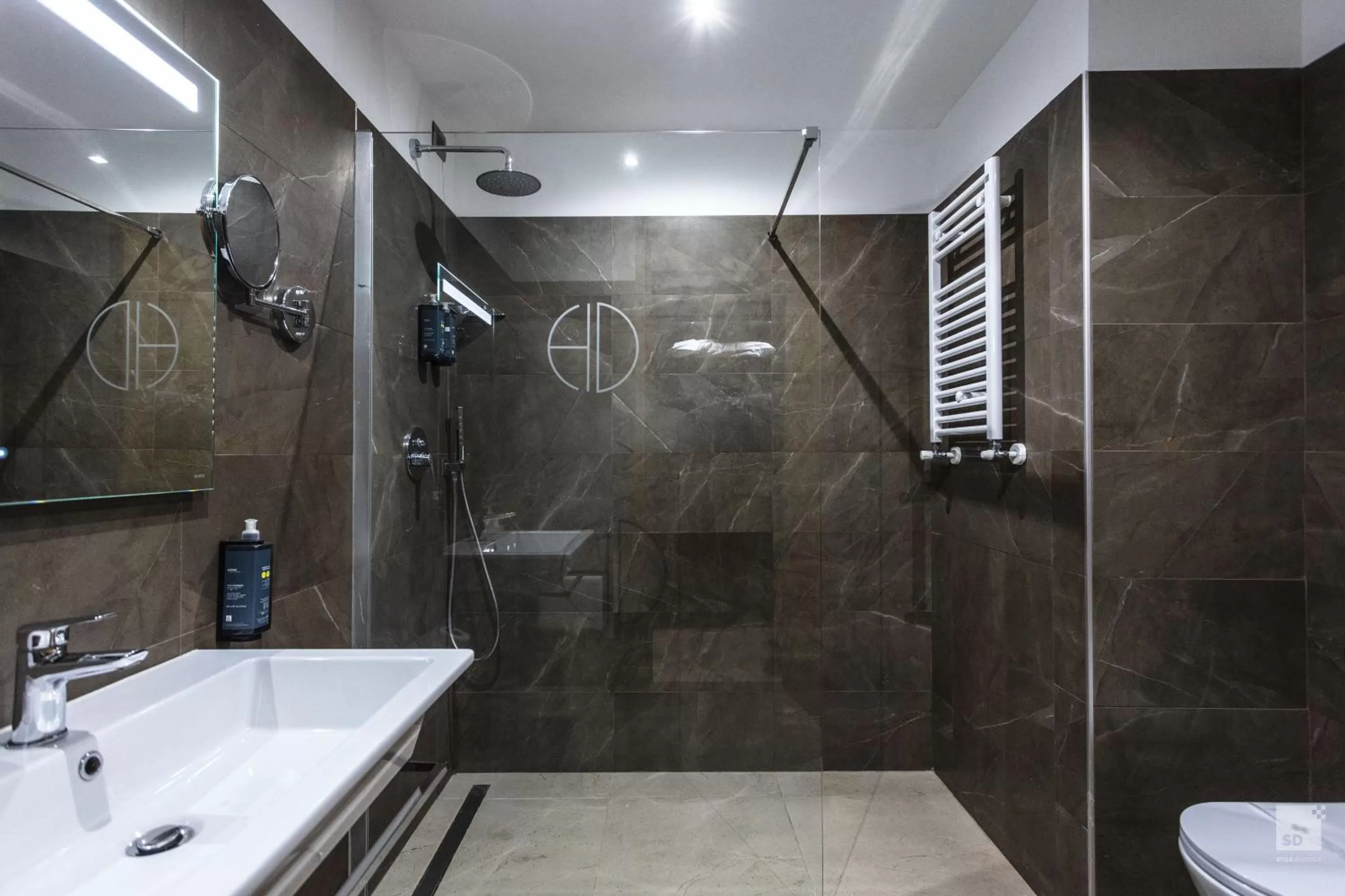 Shower in Hotel Diplomatic