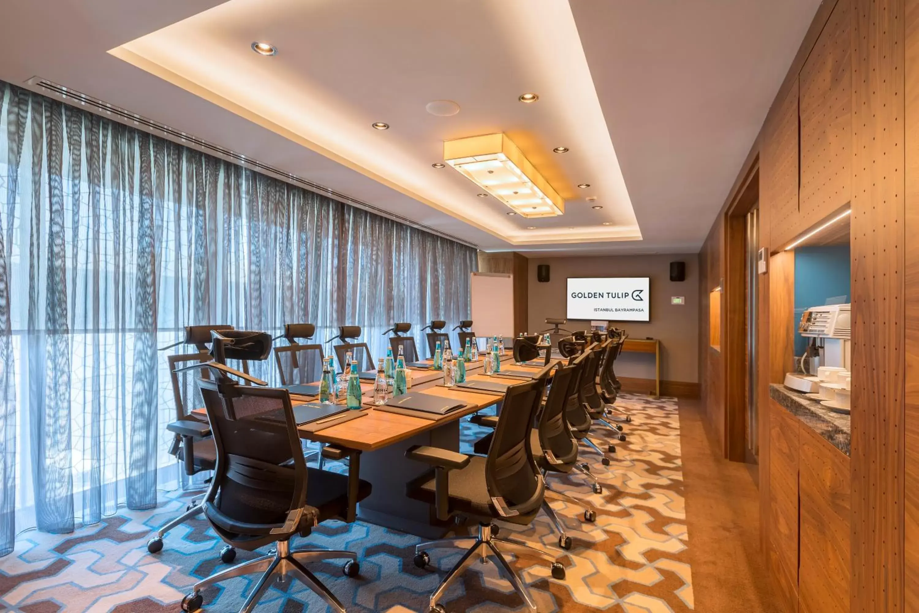 Meeting/conference room in Golden Tulip Istanbul Bayrampasa