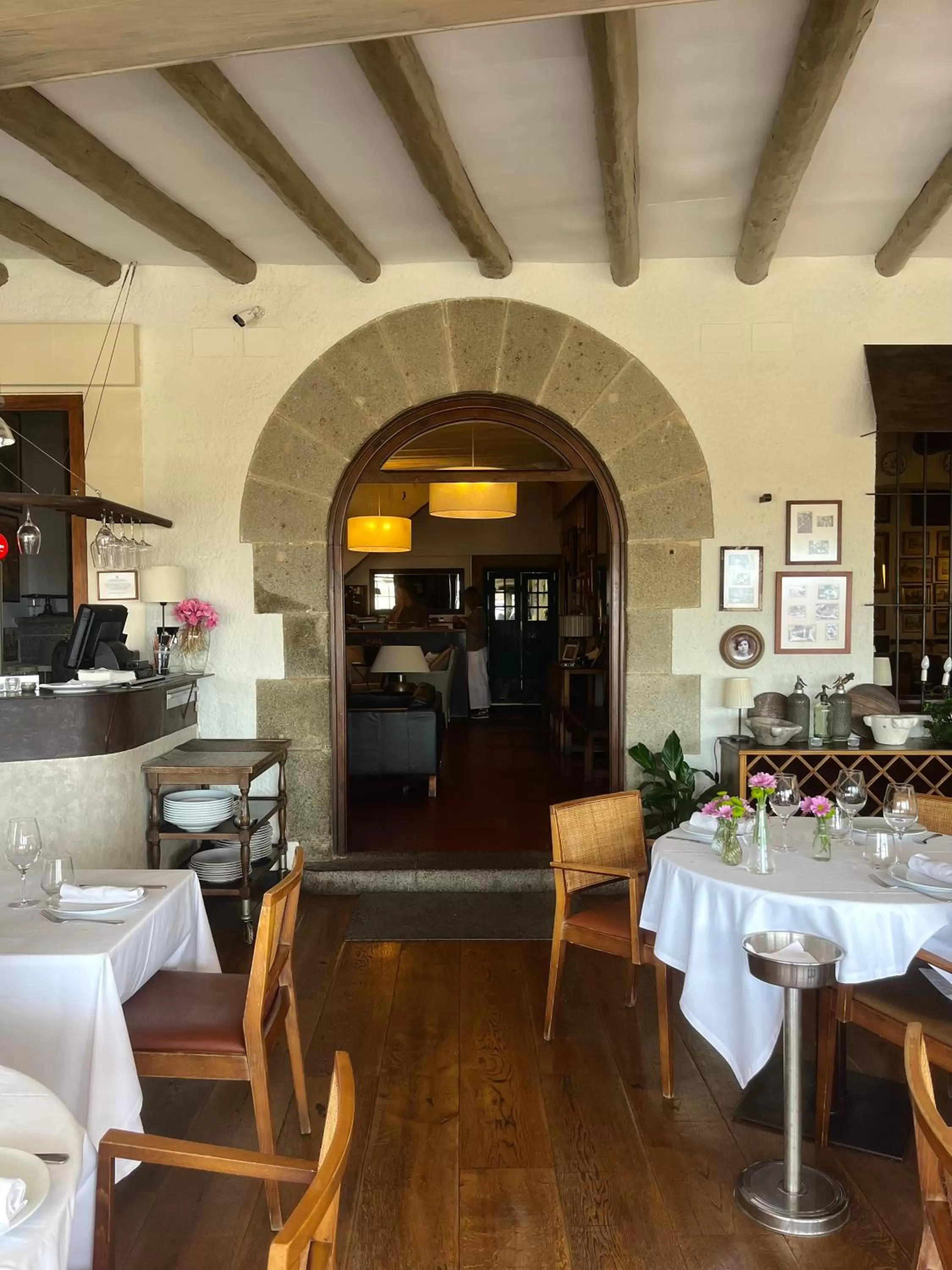 Restaurant/places to eat in Hostal de la Plaça - Hotel Boutique