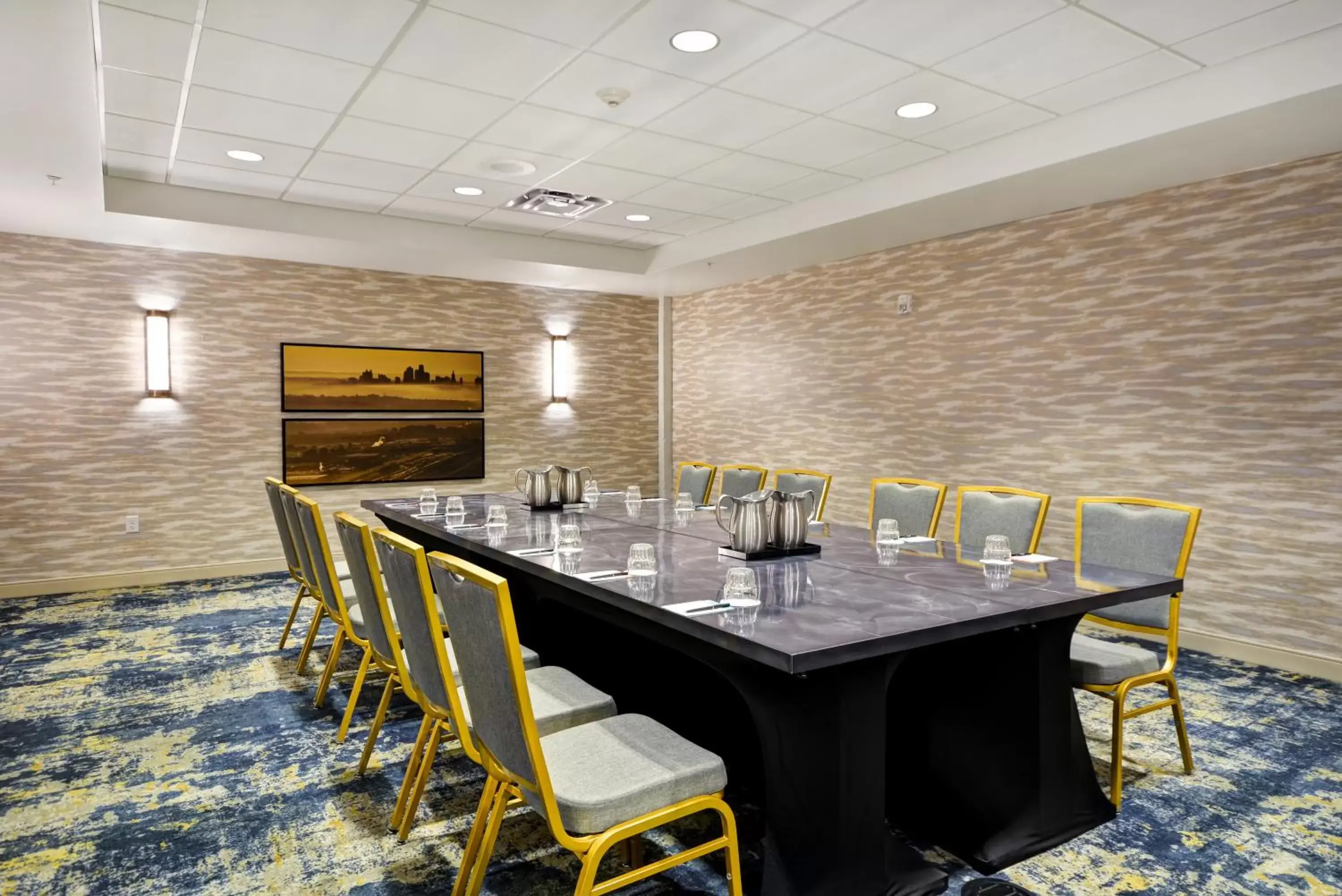 Meeting/conference room in Hotel Indigo Kansas City - The Crossroads, an IHG Hotel