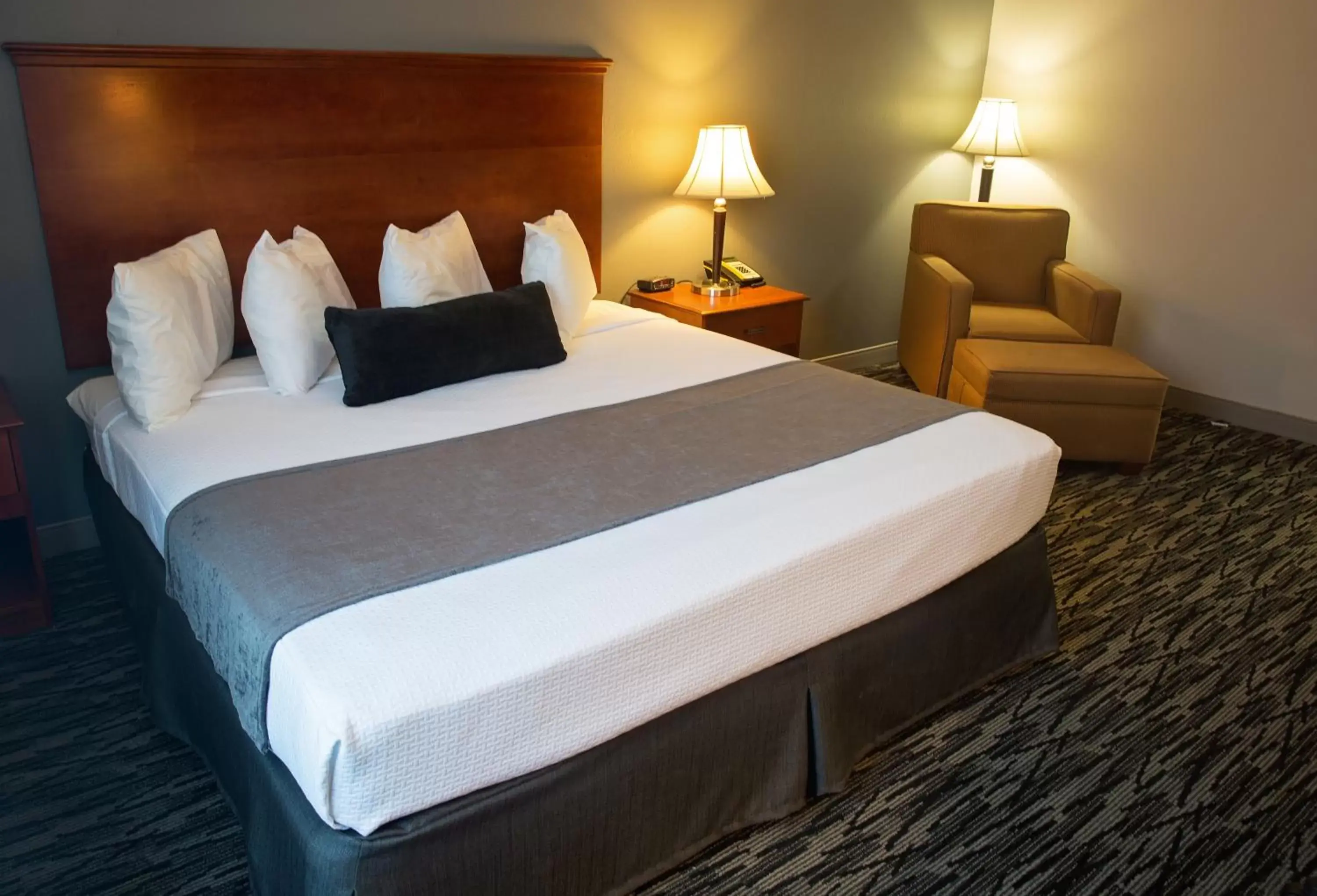 Bedroom, Bed in Parke Regency Hotel & Conf Ctr., BW Signature Collection Bedroom, Bed in Parke Regency Hotel & Conf Ctr., BW Signature Collection