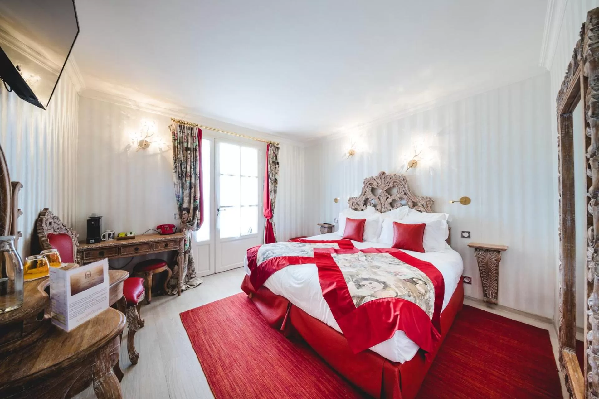 Photo of the whole room in Le Petit Palais D'Aglae