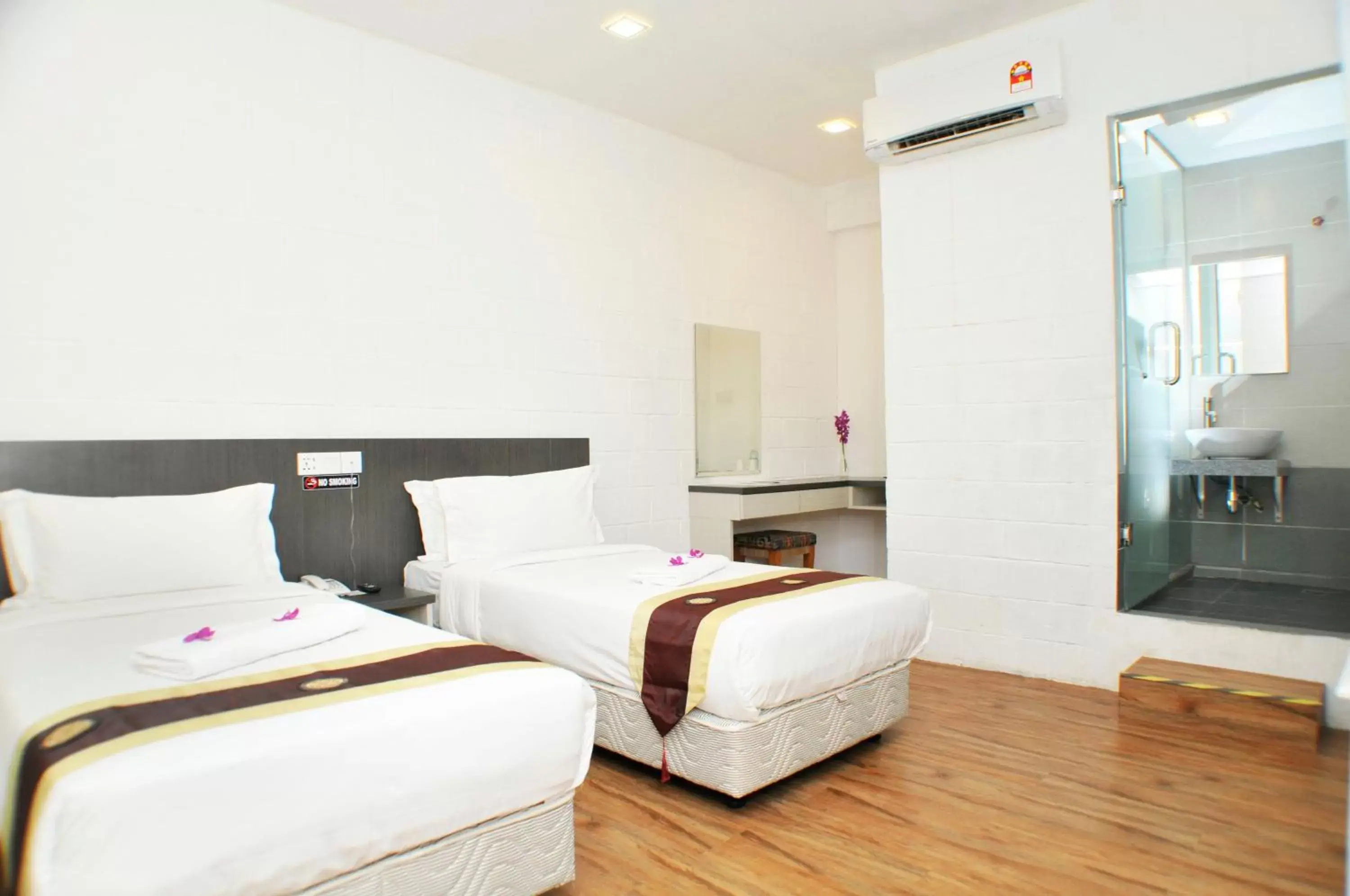 Bedroom, Bed in Promenade Service Apartment
