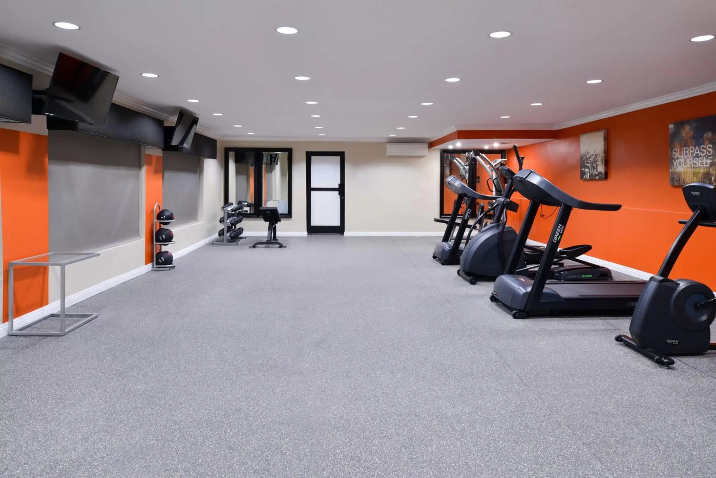 Fitness centre/facilities in Best Western Plus LA Mid-Town Hotel