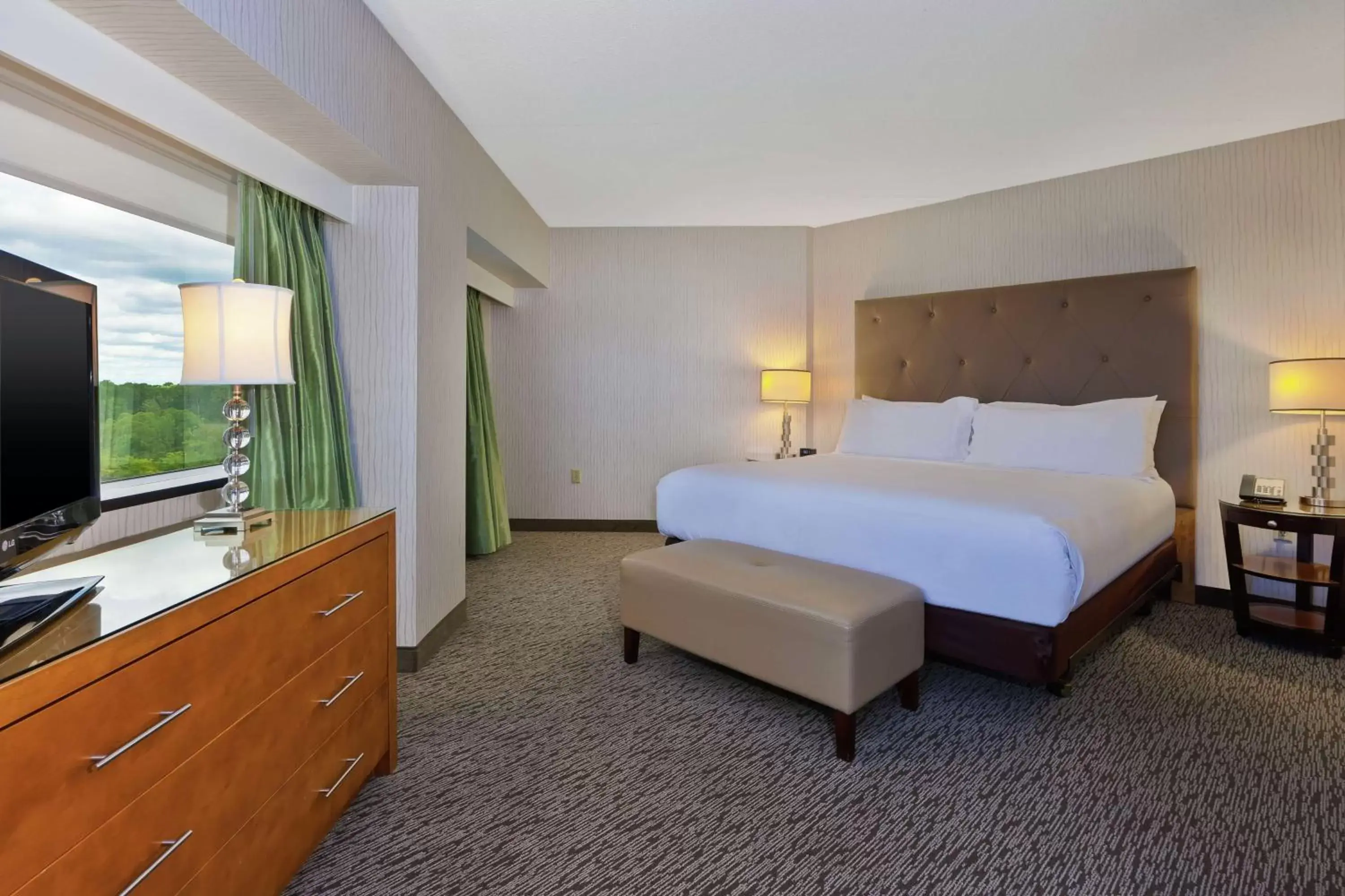 Bed in Embassy Suites by Hilton Auburn Hills