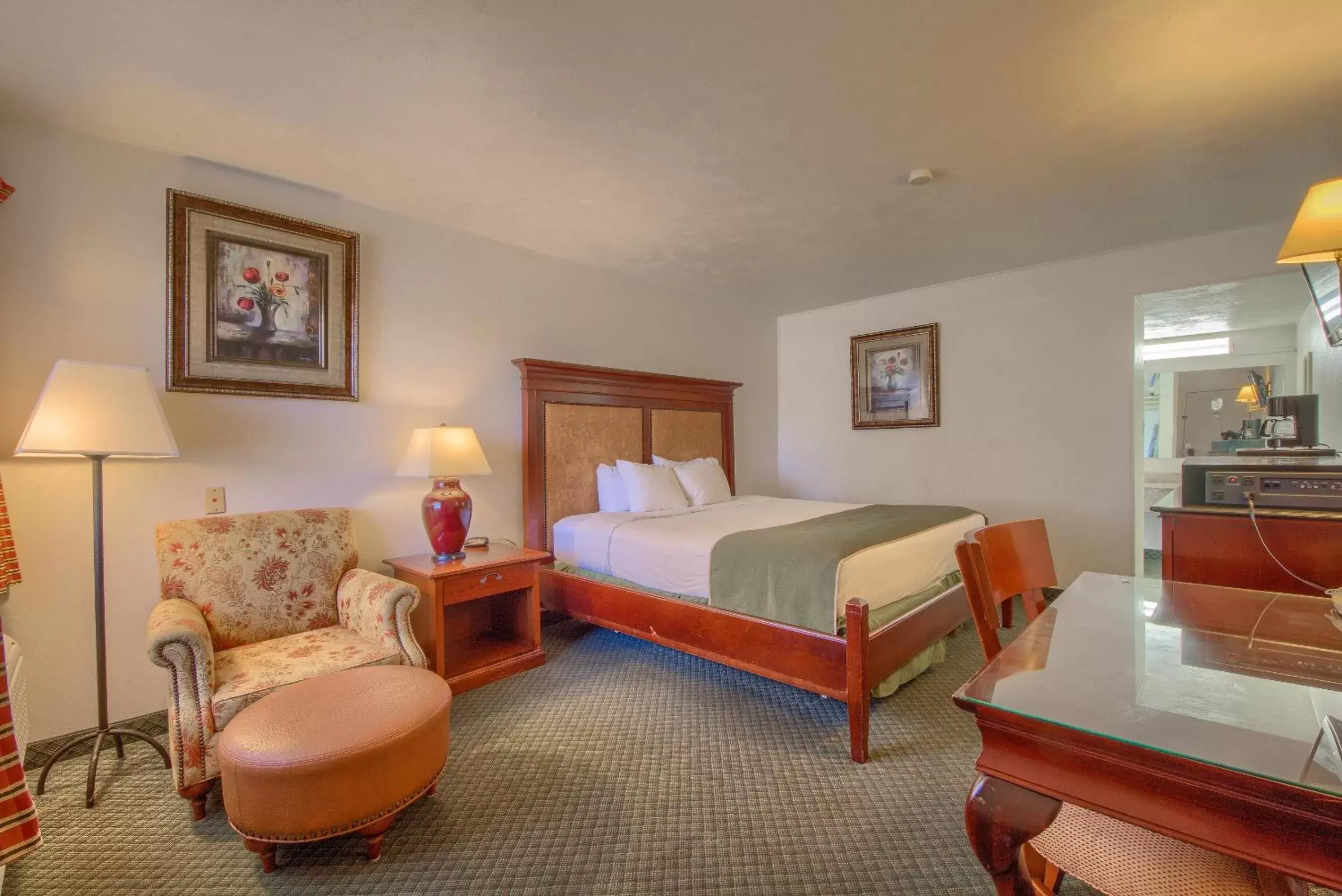 Bed in Americas Best Value Inn Uvalde Bed in Americas Best Value Inn Uvalde