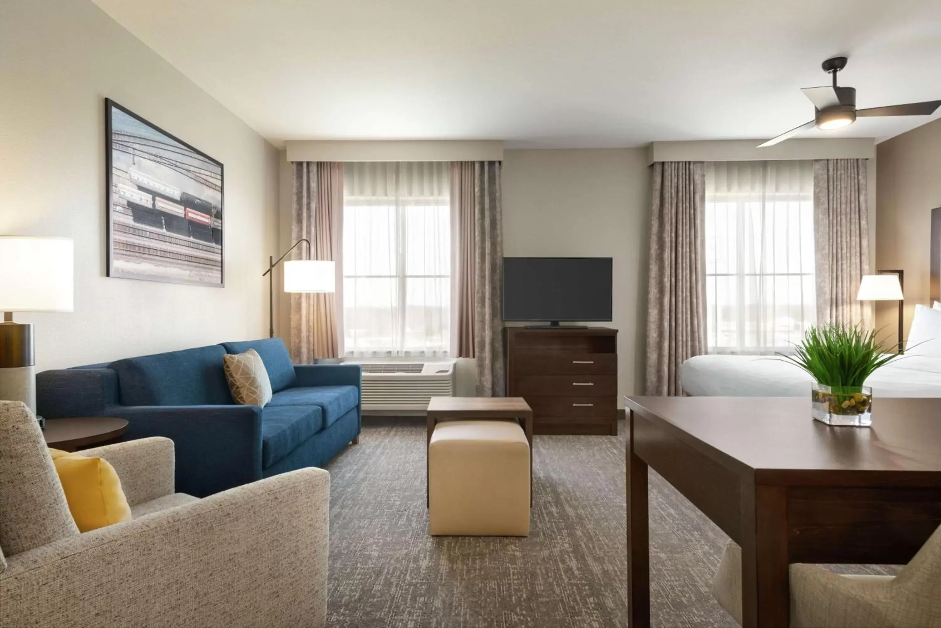 Bedroom, Seating Area in Homewood Suites Fort Wayne