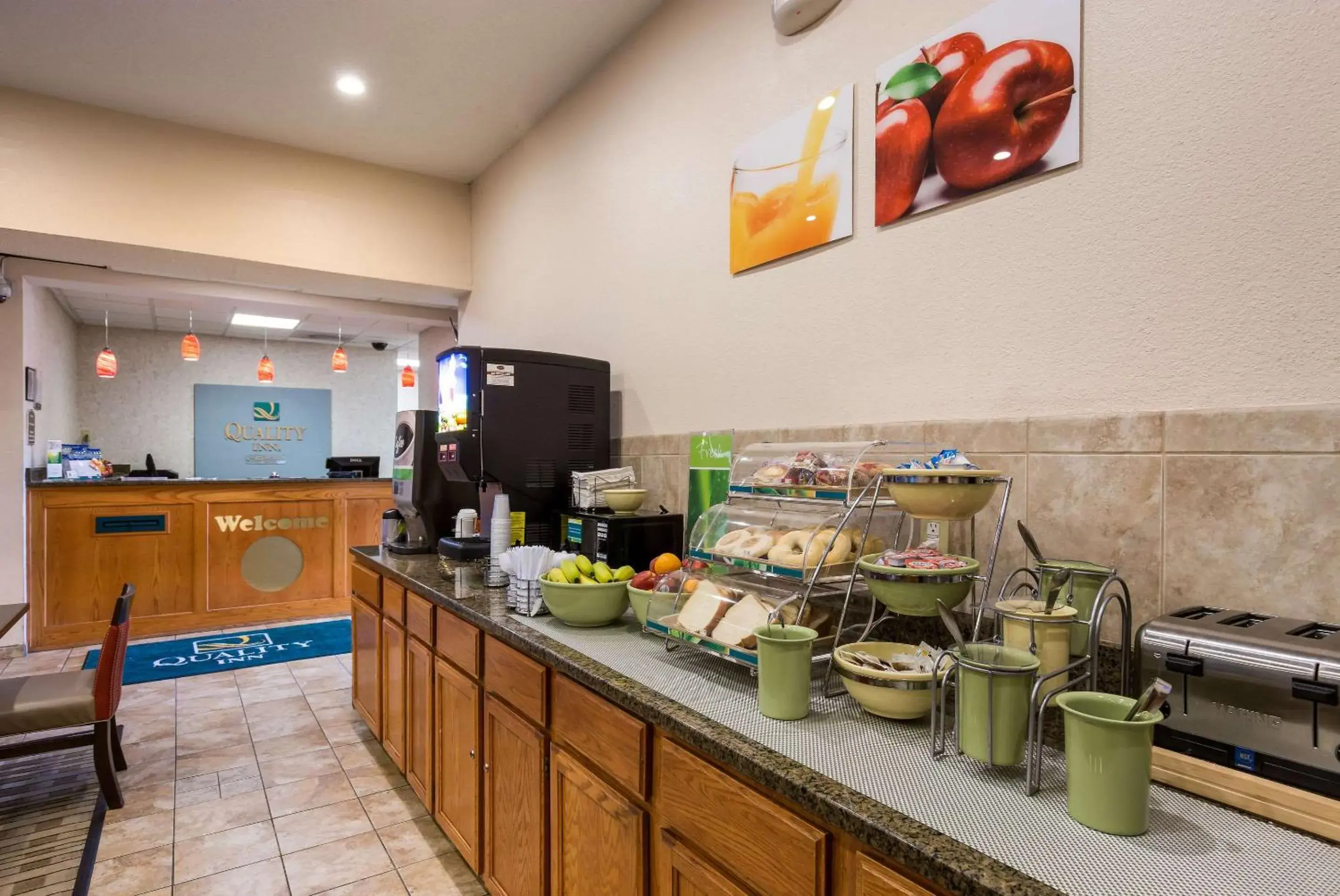 Restaurant/places to eat in Quality Inn I-70 Near Kansas Speedway Restaurant/places to eat in Quality Inn I-70 Near Kansas Speedway