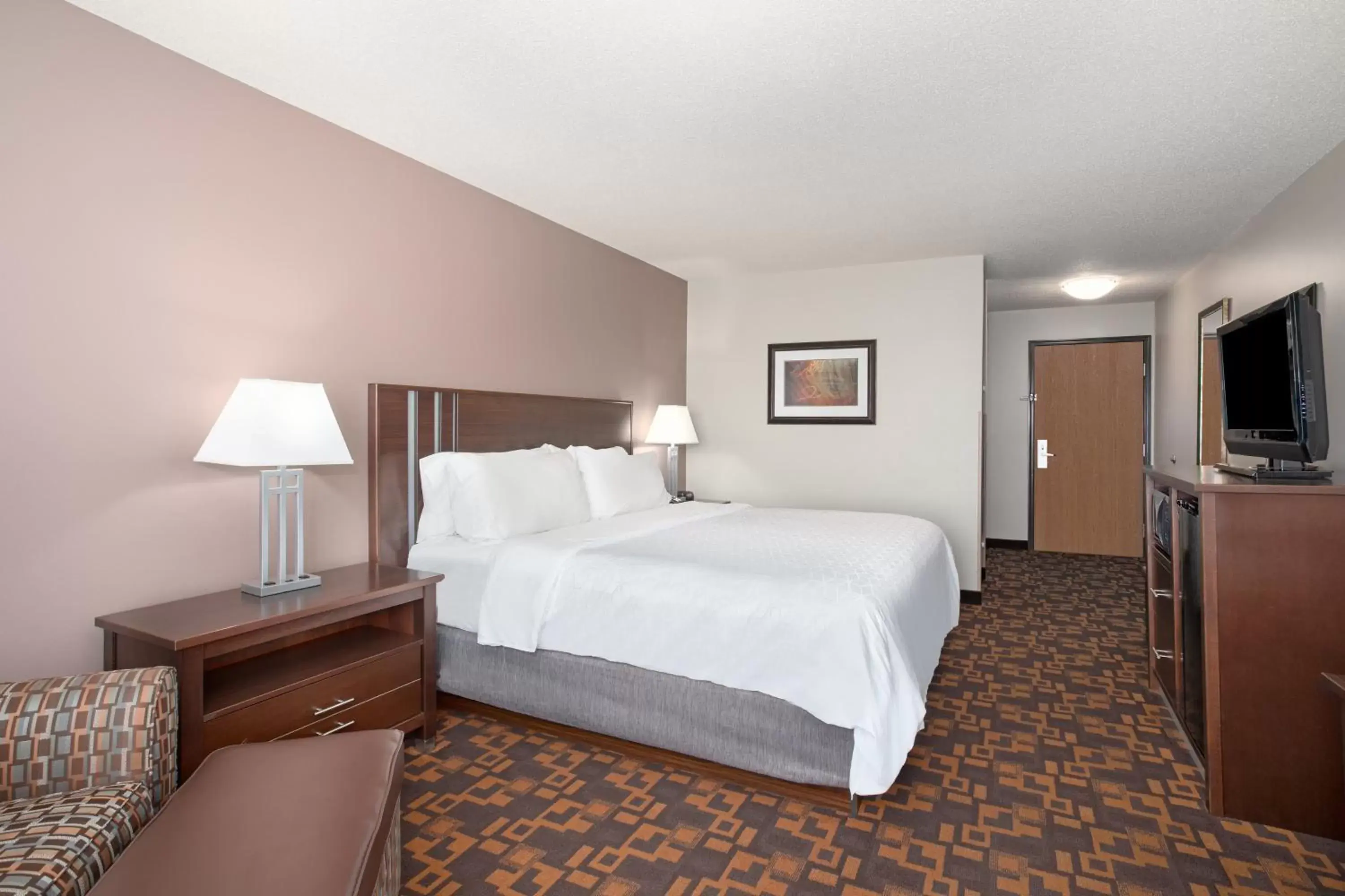 Photo of the whole room, Bed in Holiday Inn Express & Suites Yankton, an IHG Hotel