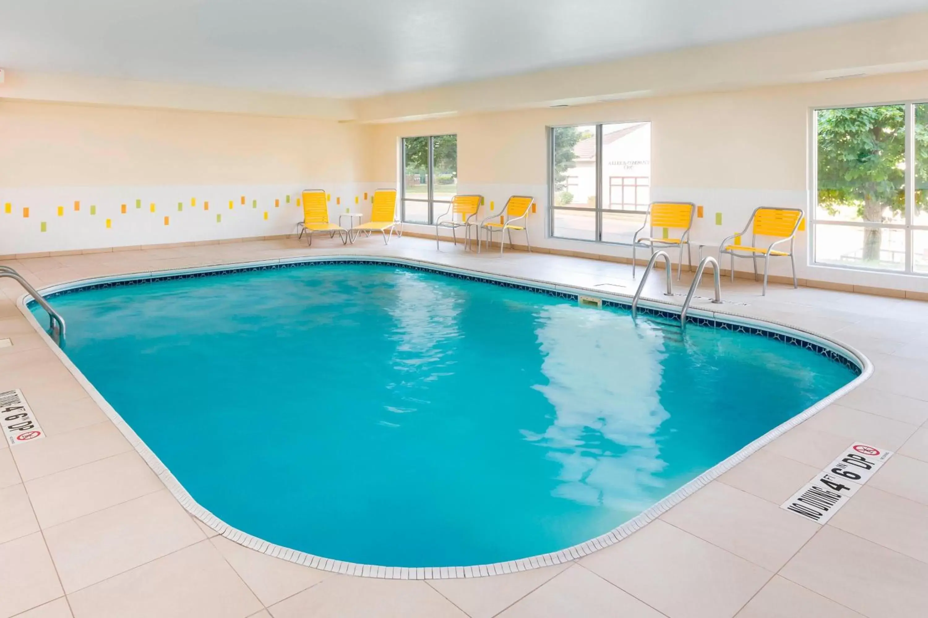 Swimming Pool in Fairfield Inn & Suites Kansas City Lee's Summit