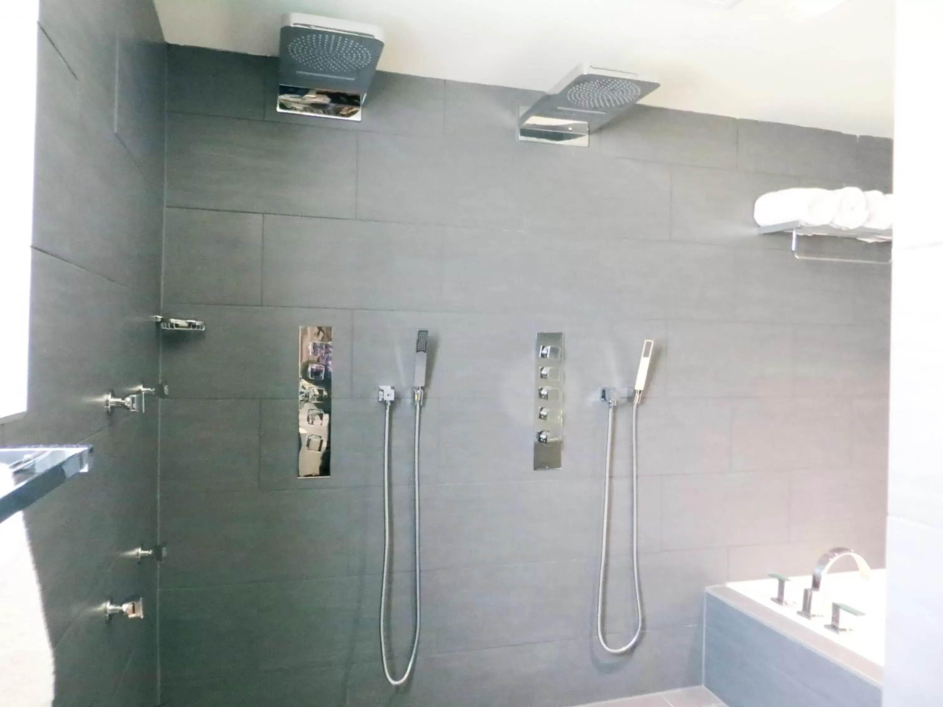 Shower, Bathroom in Leslie Hotel Ocean Drive