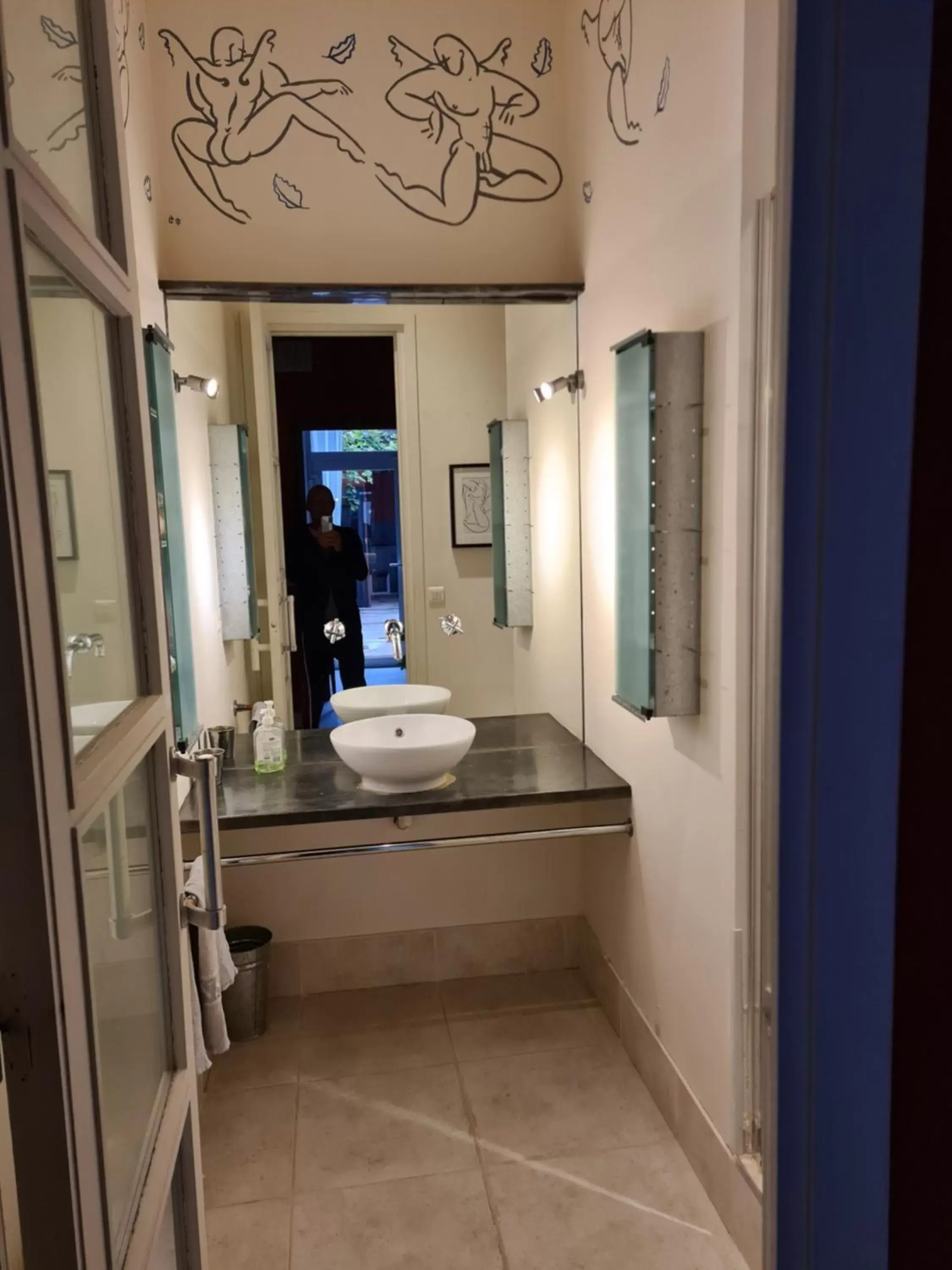 Bathroom in Suite indépendante avec 1 chambre et 1 bureau