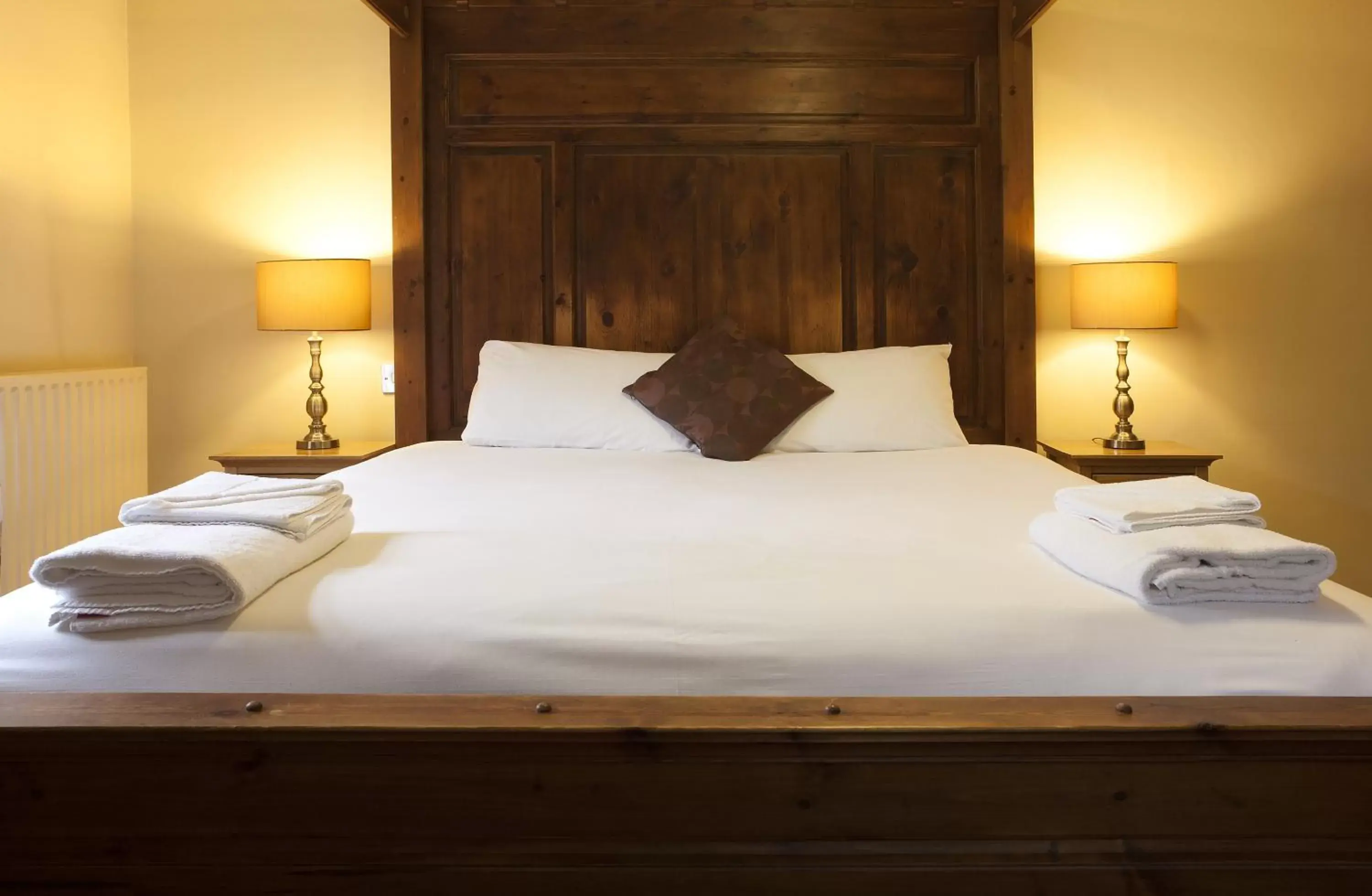Bedroom, Bed in Avon Causeway Hotel