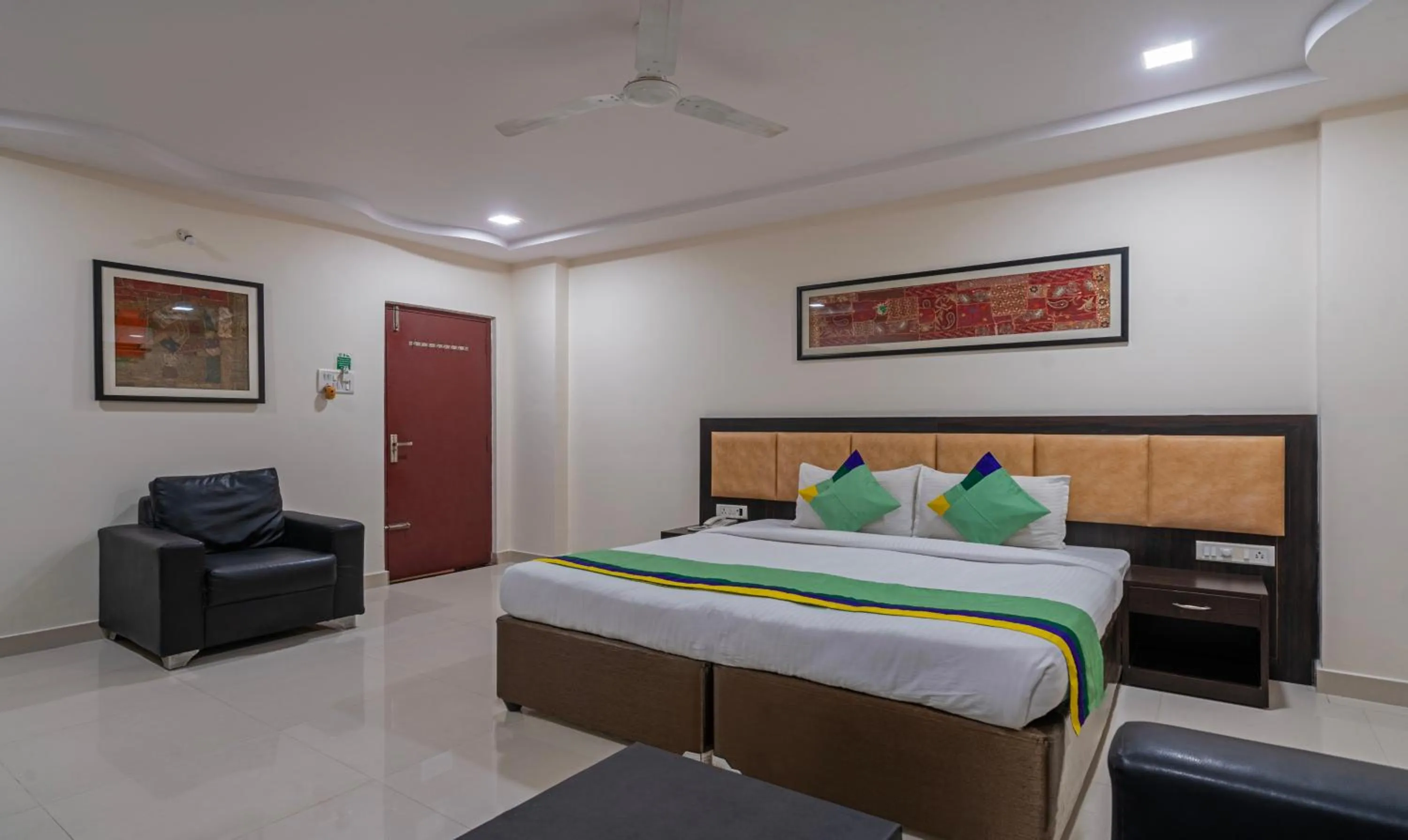 Bed in Treebo Emerald