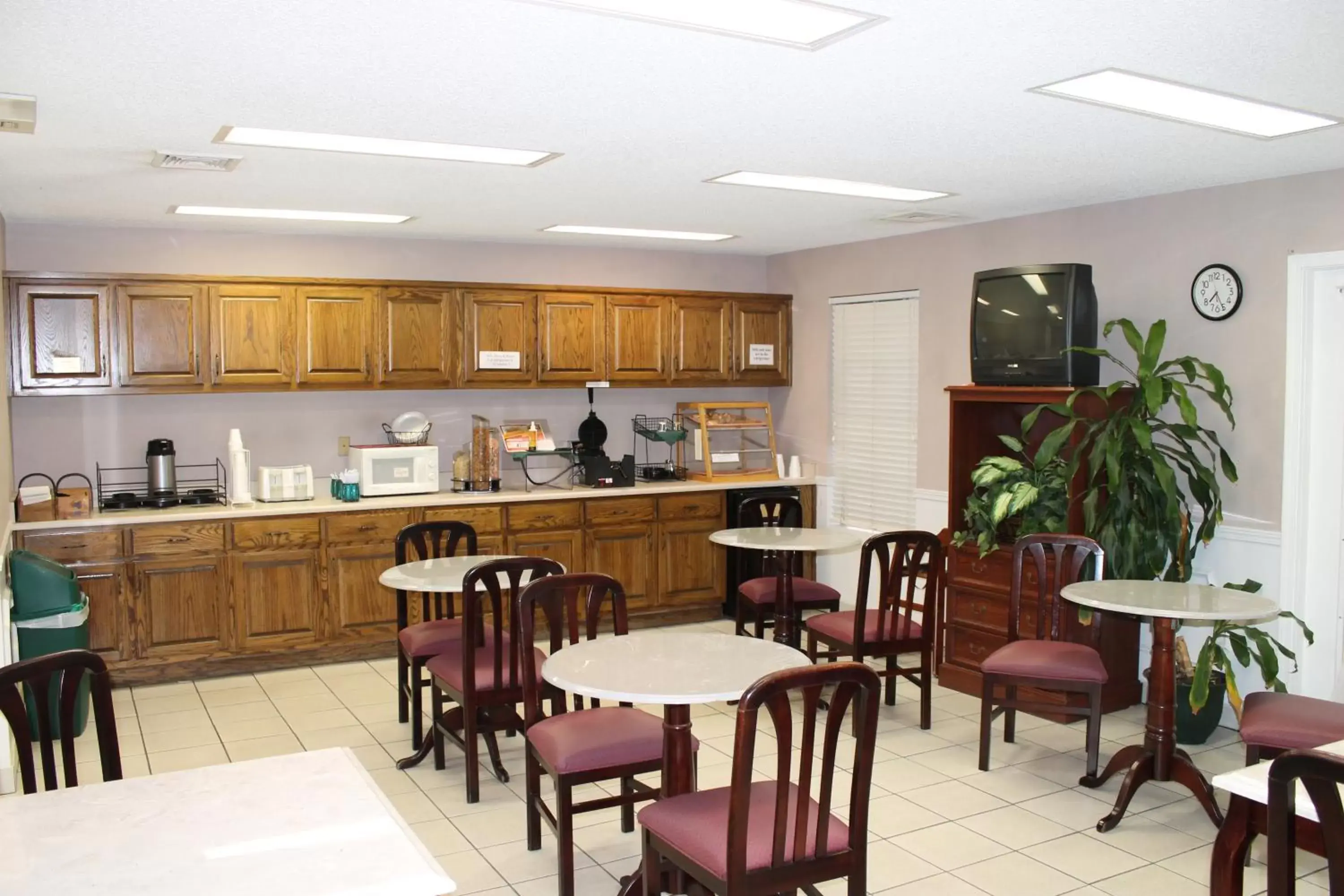 Restaurant/Places to Eat in American Motel - Lenoir