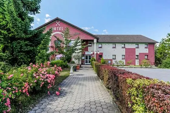 Property Building in Hôtel Restaurant le Privilège - authentic by balladins