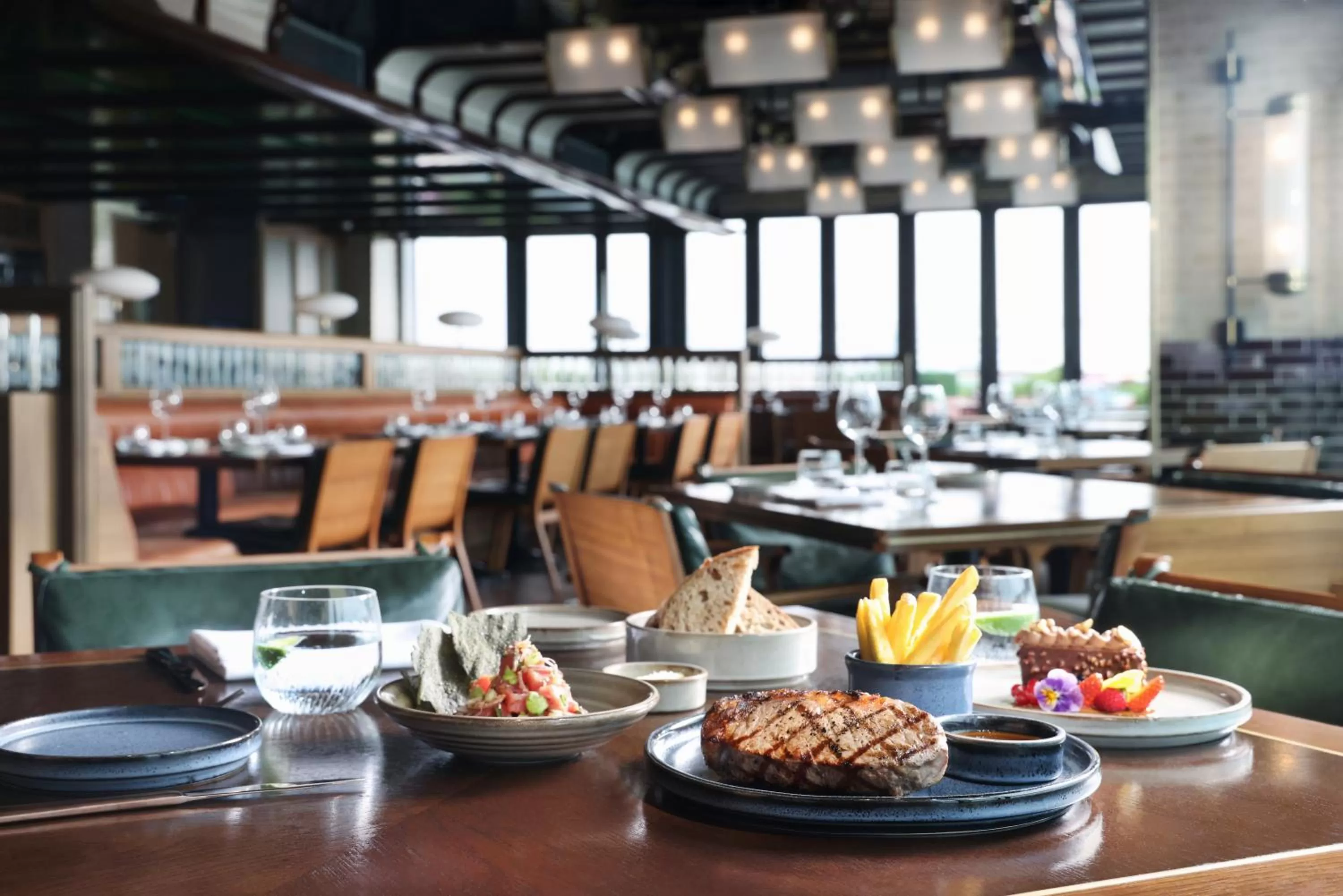 Restaurant/places to eat in Sheraton Hong Kong Tung Chung Hotel